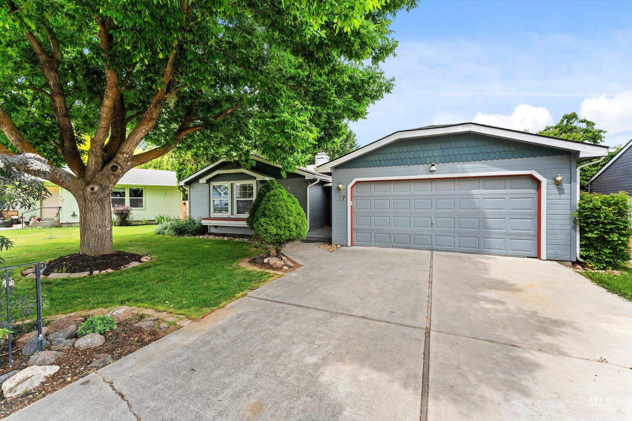 17 S Cobblestone Ct., Nampa, Idaho 83651, 3 Bedrooms, 2 Bathrooms, Residential For Sale, Price $379,900,MLS 98988387