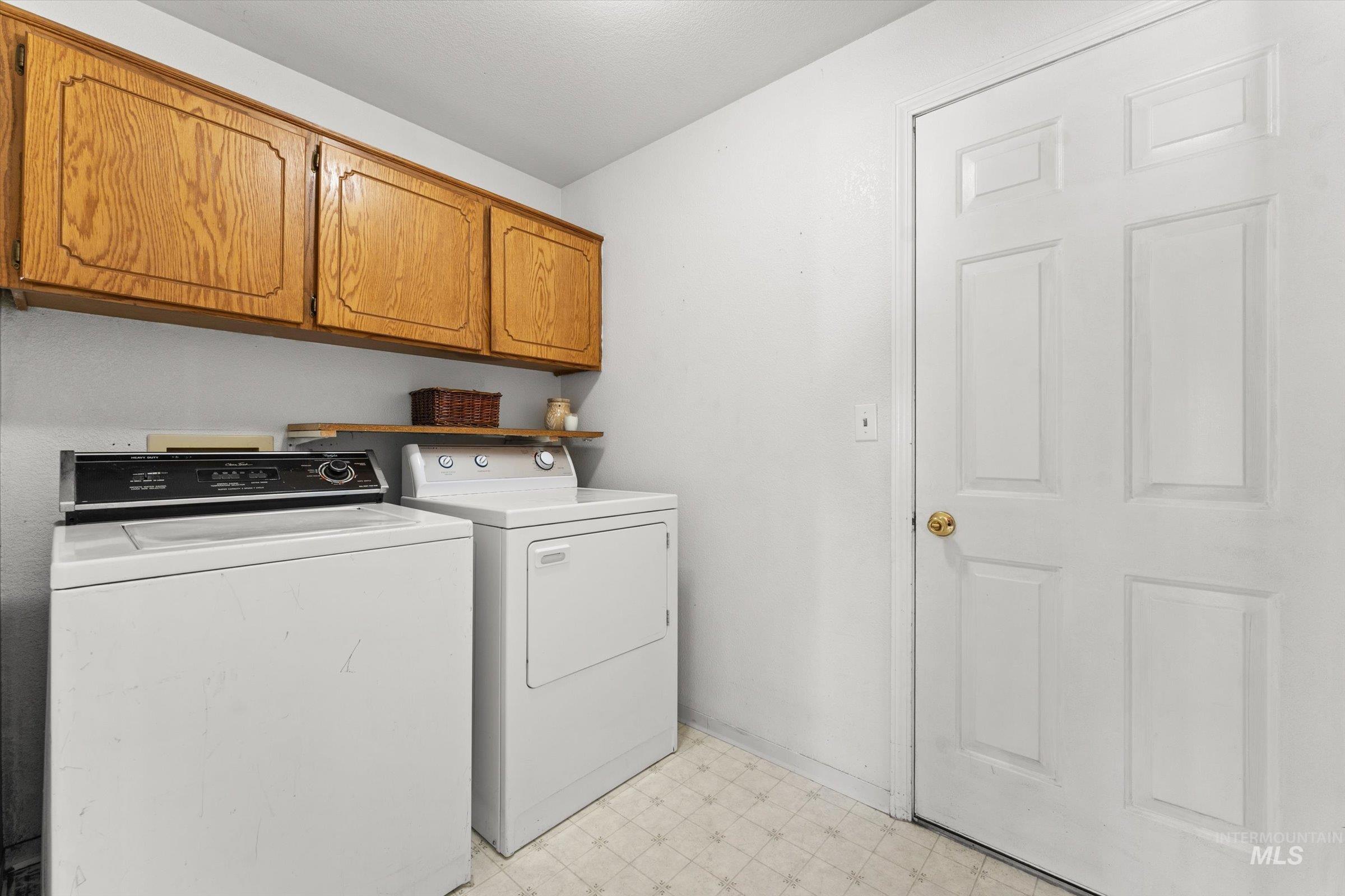 17 S Cobblestone Ct., Nampa, Idaho 83651, 3 Bedrooms, 2 Bathrooms, Residential For Sale, Price $379,900,MLS 98988387
