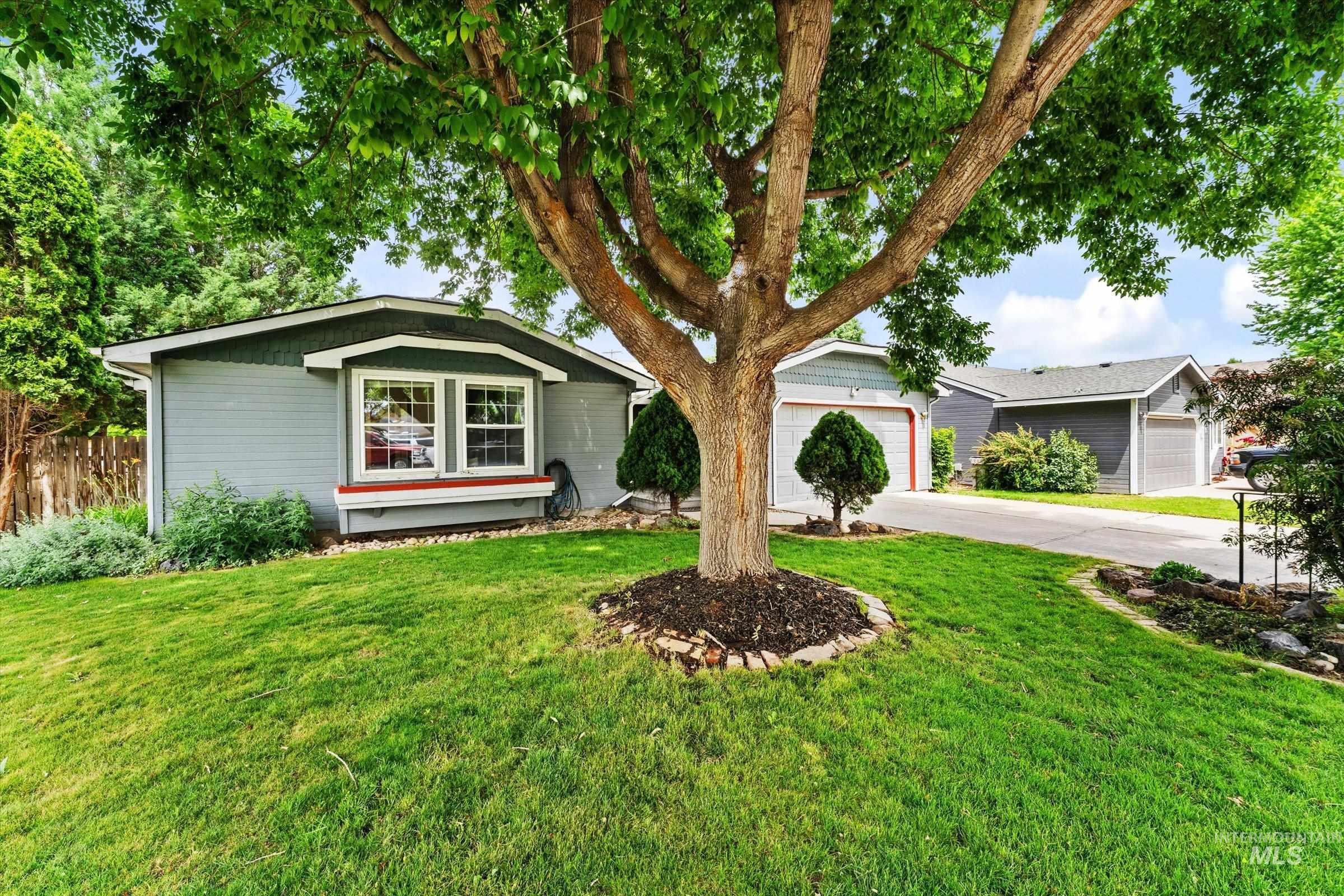 17 S Cobblestone Ct., Nampa, Idaho 83651, 3 Bedrooms, 2 Bathrooms, Residential For Sale, Price $379,900,MLS 98988387