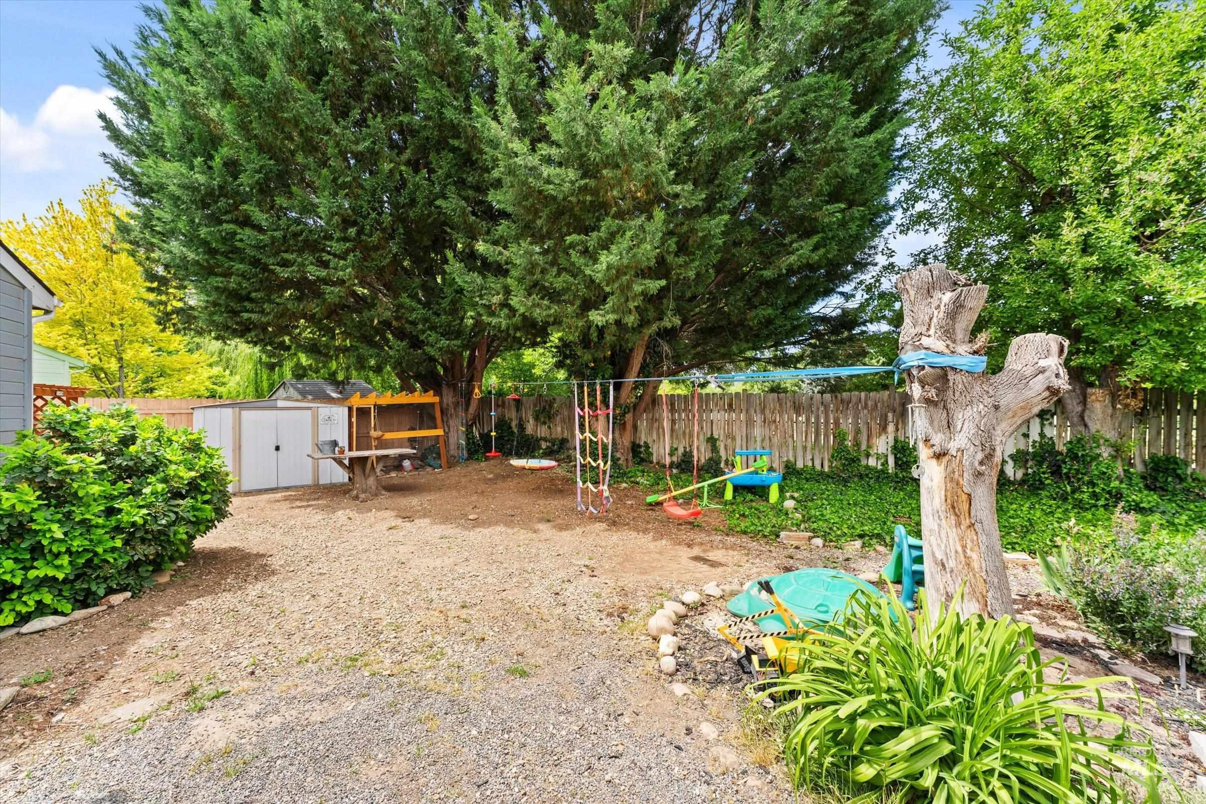 17 S Cobblestone Ct., Nampa, Idaho 83651, 3 Bedrooms, 2 Bathrooms, Residential For Sale, Price $379,900,MLS 98988387