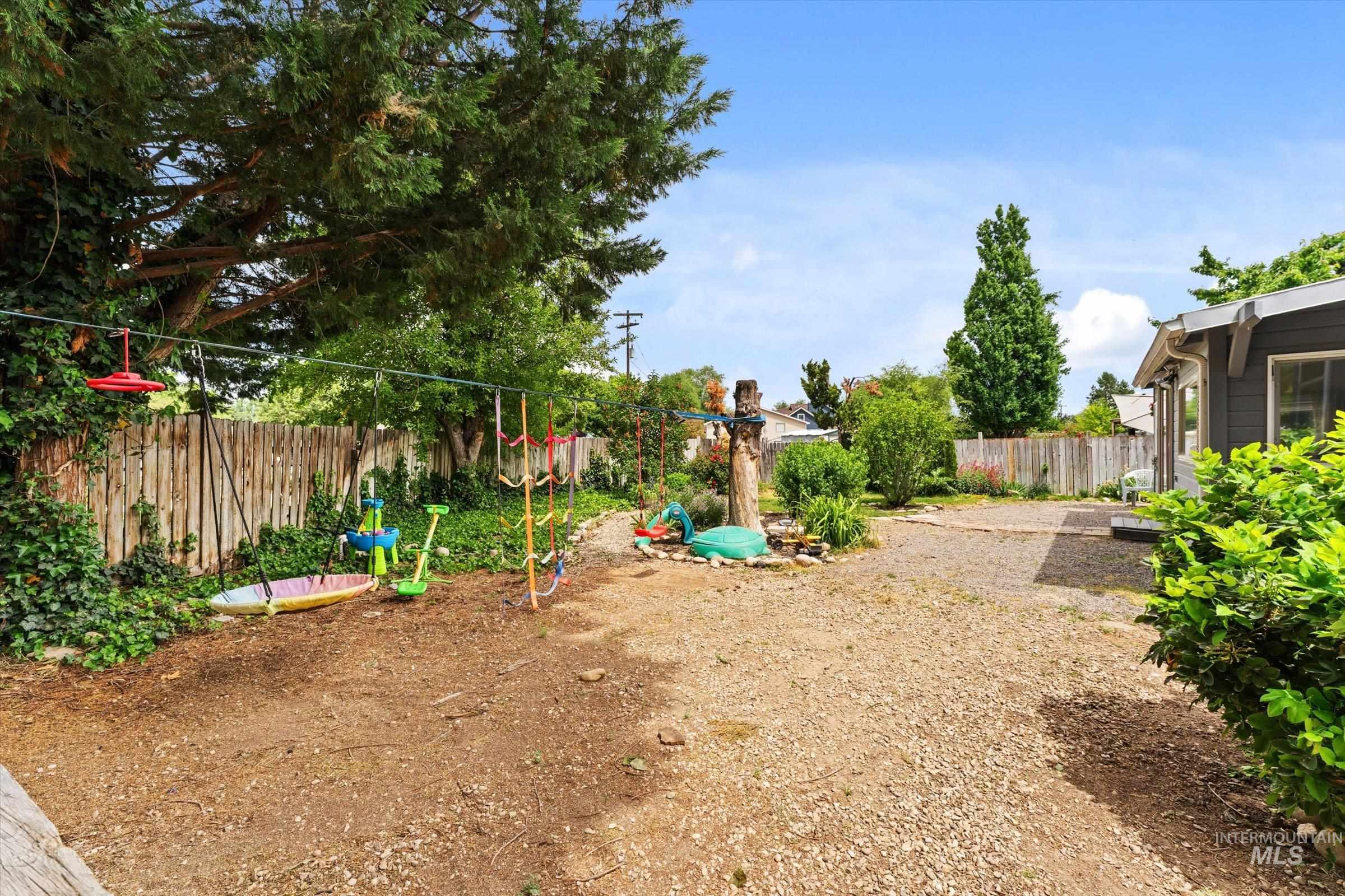 17 S Cobblestone Ct., Nampa, Idaho 83651, 3 Bedrooms, 2 Bathrooms, Residential For Sale, Price $379,900,MLS 98988387