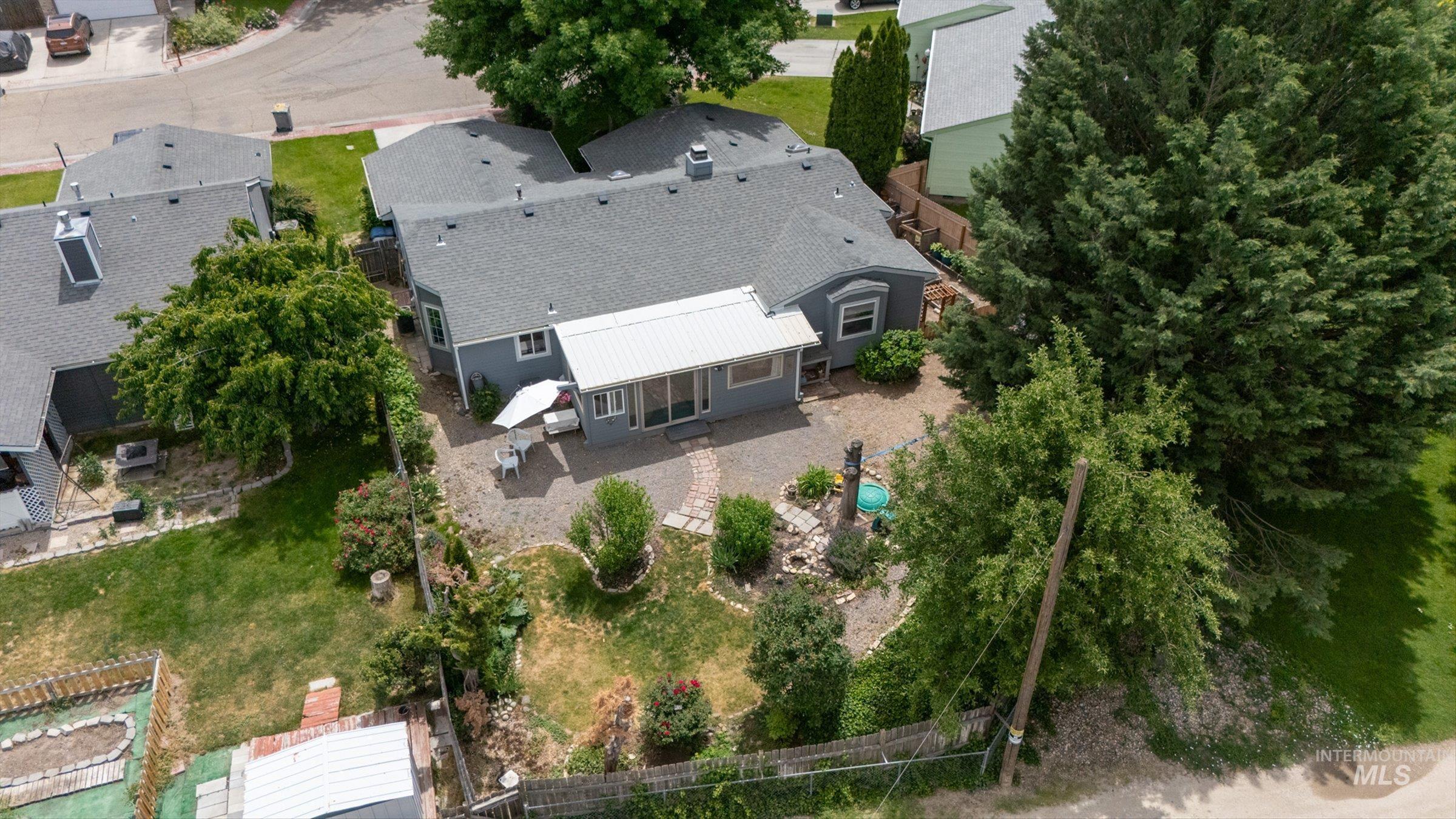 17 S Cobblestone Ct., Nampa, Idaho 83651, 3 Bedrooms, 2 Bathrooms, Residential For Sale, Price $379,900,MLS 98988387