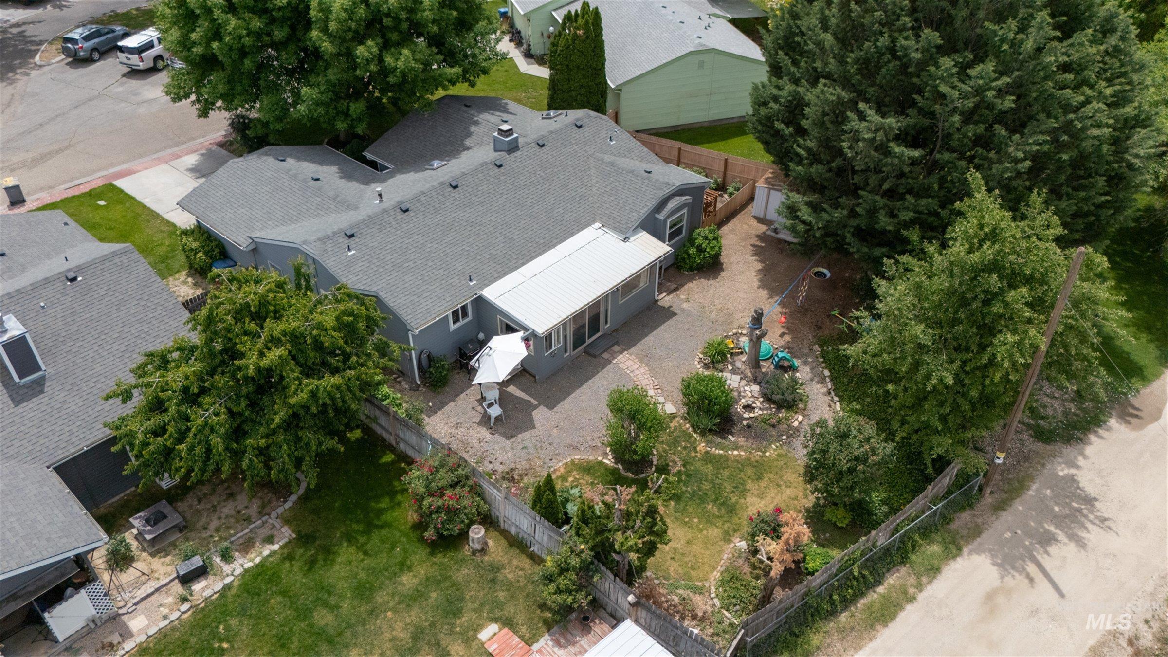 17 S Cobblestone Ct., Nampa, Idaho 83651, 3 Bedrooms, 2 Bathrooms, Residential For Sale, Price $379,900,MLS 98988387