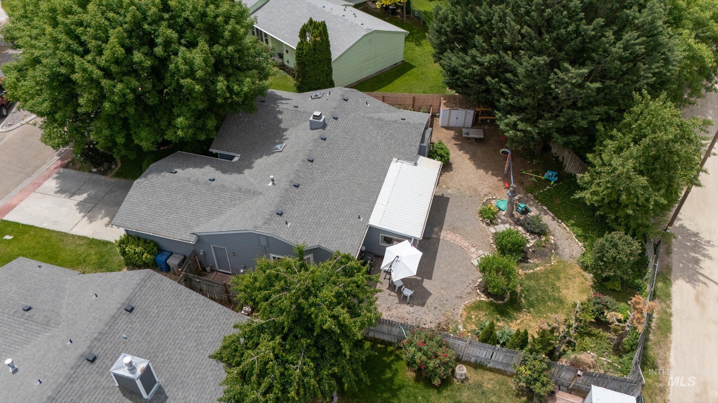 17 S Cobblestone Ct., Nampa, Idaho 83651, 3 Bedrooms, 2 Bathrooms, Residential For Sale, Price $379,900,MLS 98988387