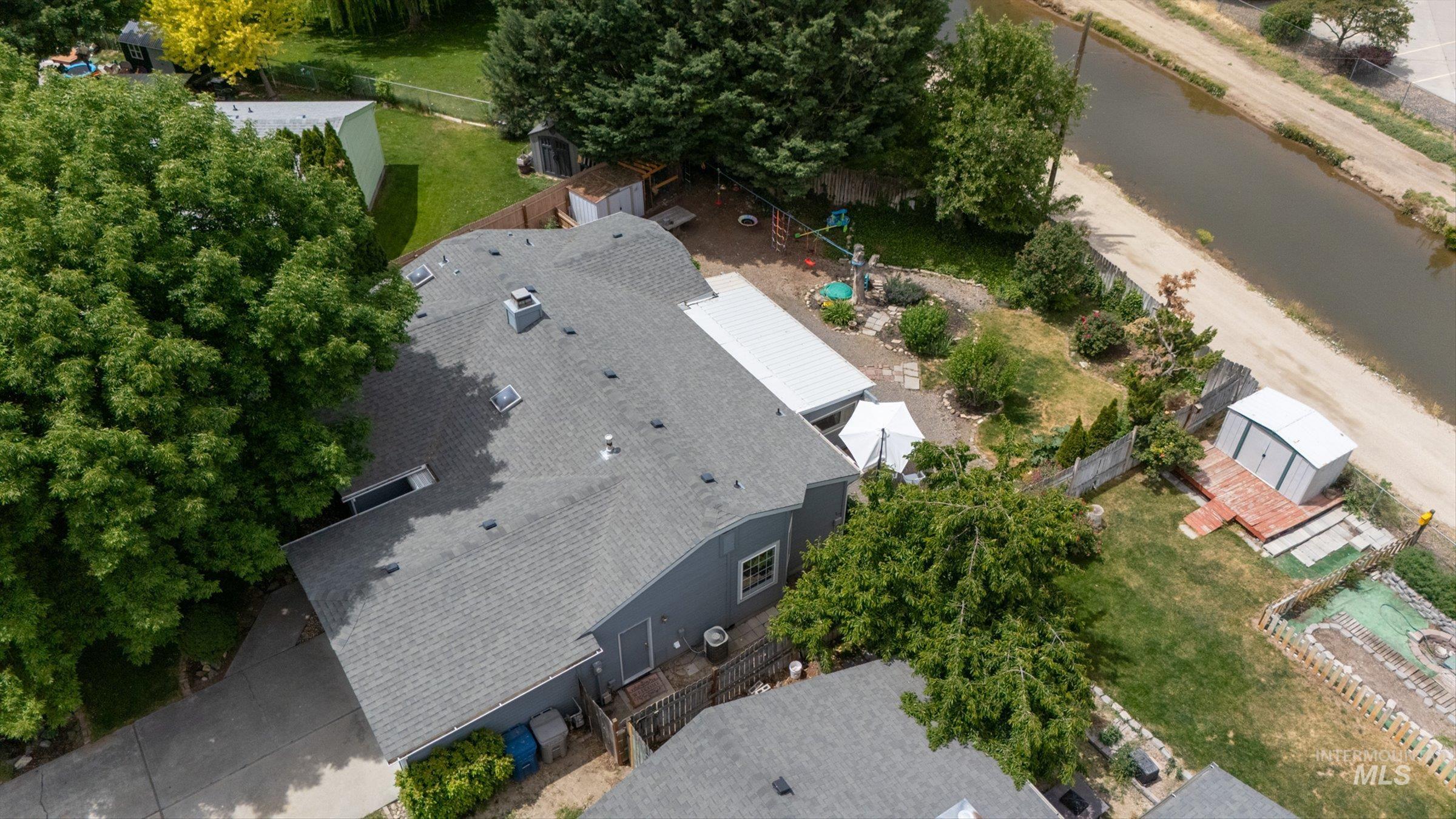 17 S Cobblestone Ct., Nampa, Idaho 83651, 3 Bedrooms, 2 Bathrooms, Residential For Sale, Price $379,900,MLS 98988387