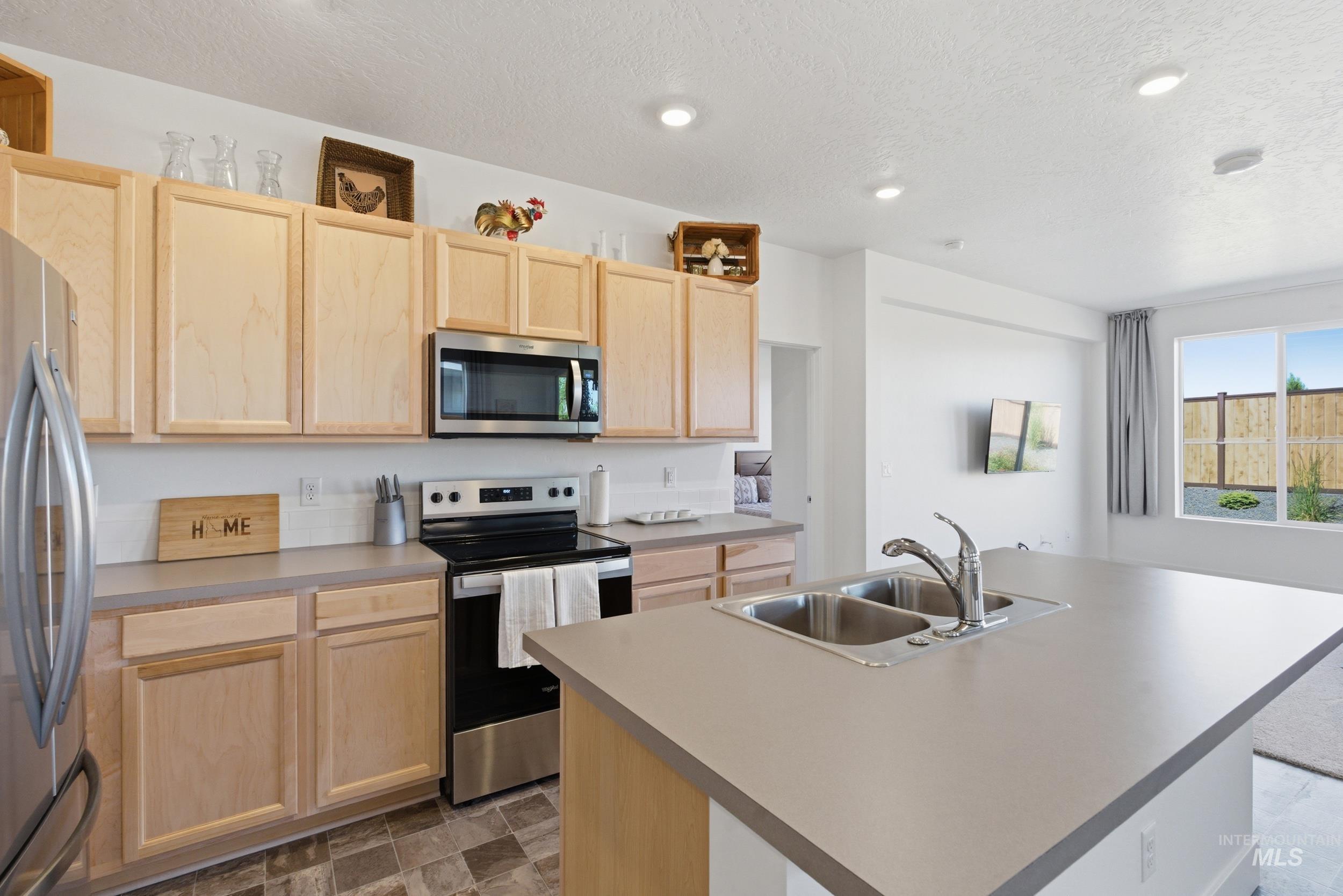 12165 S Glory Ln, Kuna, Idaho 83634, 2 Bedrooms, 2 Bathrooms, Residential For Sale, Price $409,900,MLS 98988390