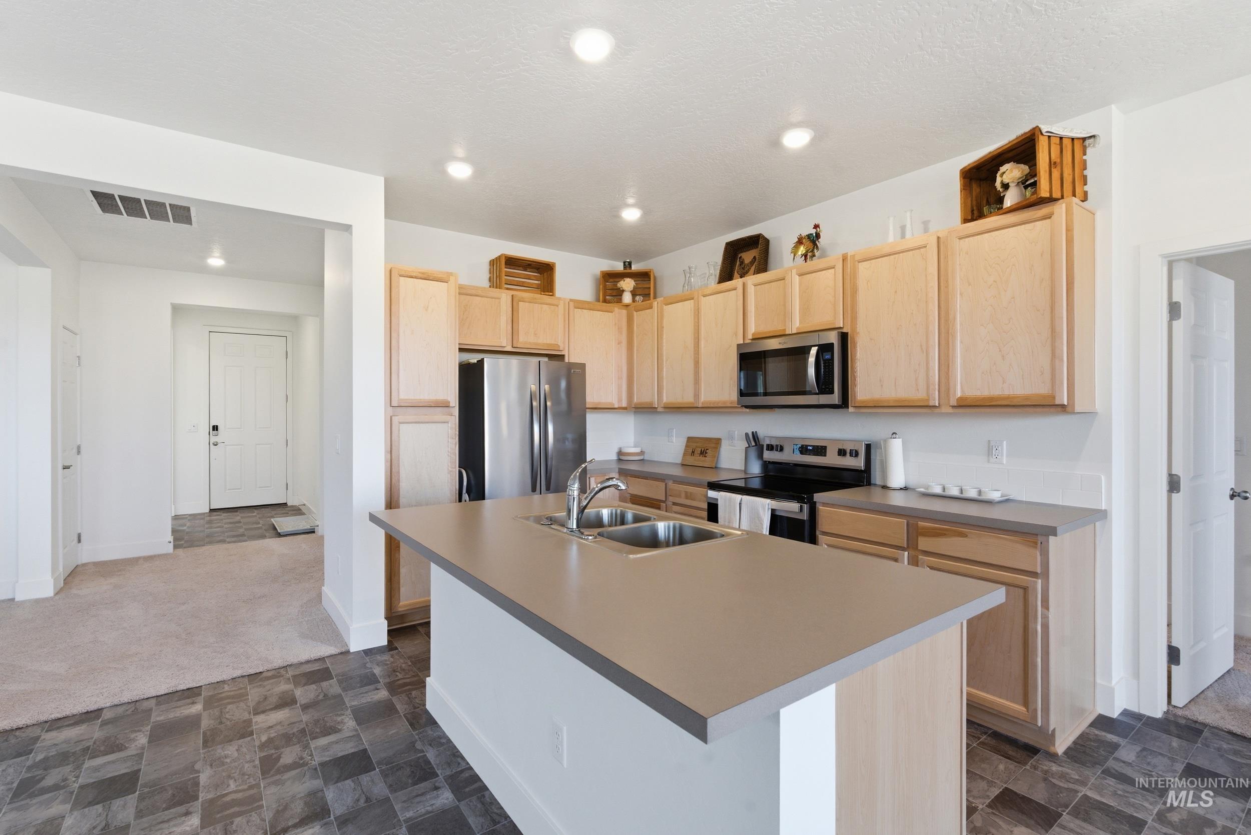 12165 S Glory Ln, Kuna, Idaho 83634, 2 Bedrooms, 2 Bathrooms, Residential For Sale, Price $409,900,MLS 98988390