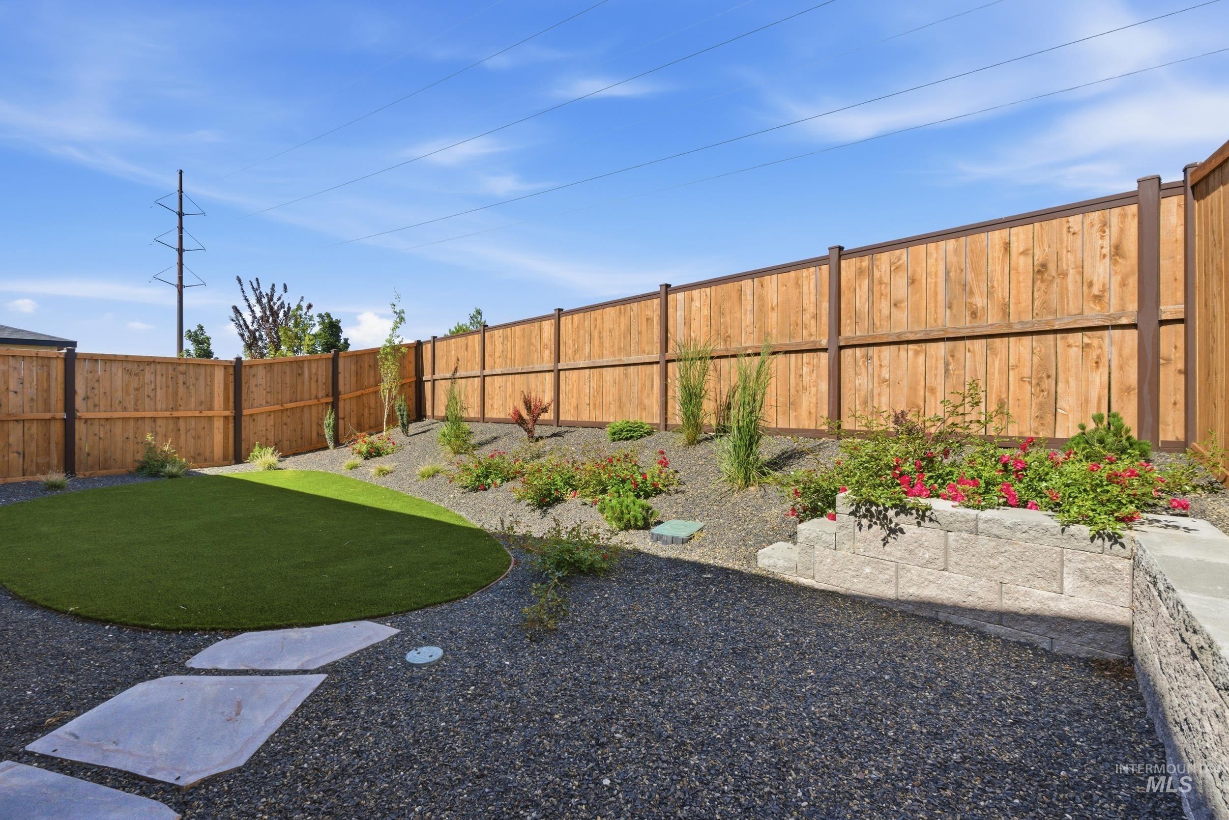 12165 S Glory Ln, Kuna, Idaho 83634, 2 Bedrooms, 2 Bathrooms, Residential For Sale, Price $409,900,MLS 98988390