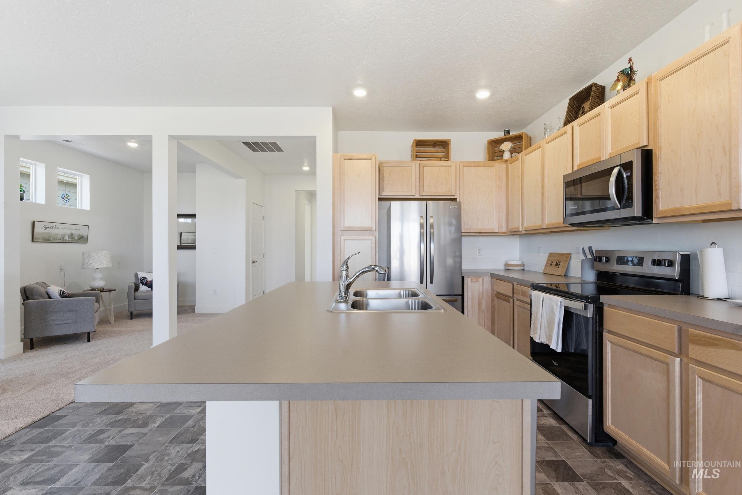12165 S Glory Ln, Kuna, Idaho 83634, 2 Bedrooms, 2 Bathrooms, Residential For Sale, Price $409,900,MLS 98988390