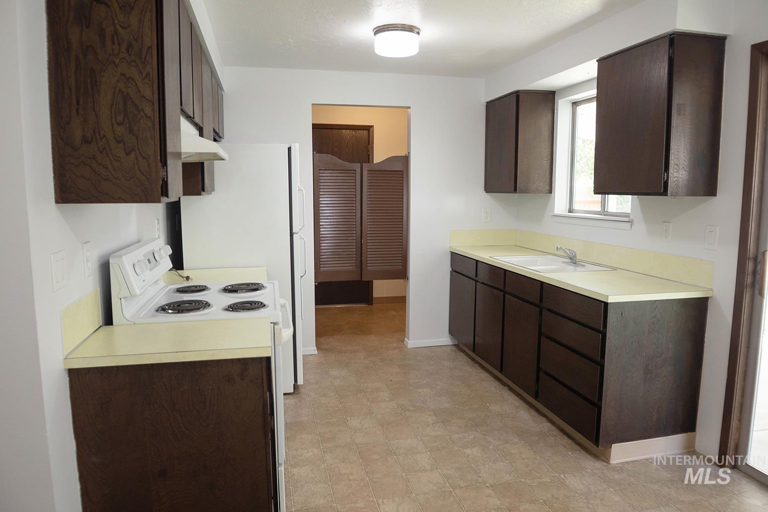 106 NE 16th, Fruitland, Idaho 83619, 3 Bedrooms, 1 Bathroom, Residential For Sale, Price $325,000,MLS 98988392
