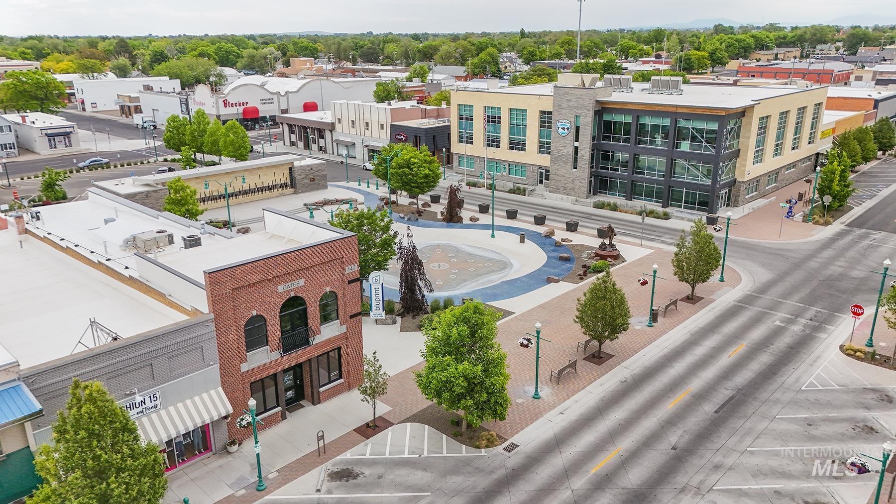 147 Main Ave E, Twin Falls, Idaho 83301-6229, 16 Rooms, Business/Commercial For Sale, Price $103,200,MLS 98988394