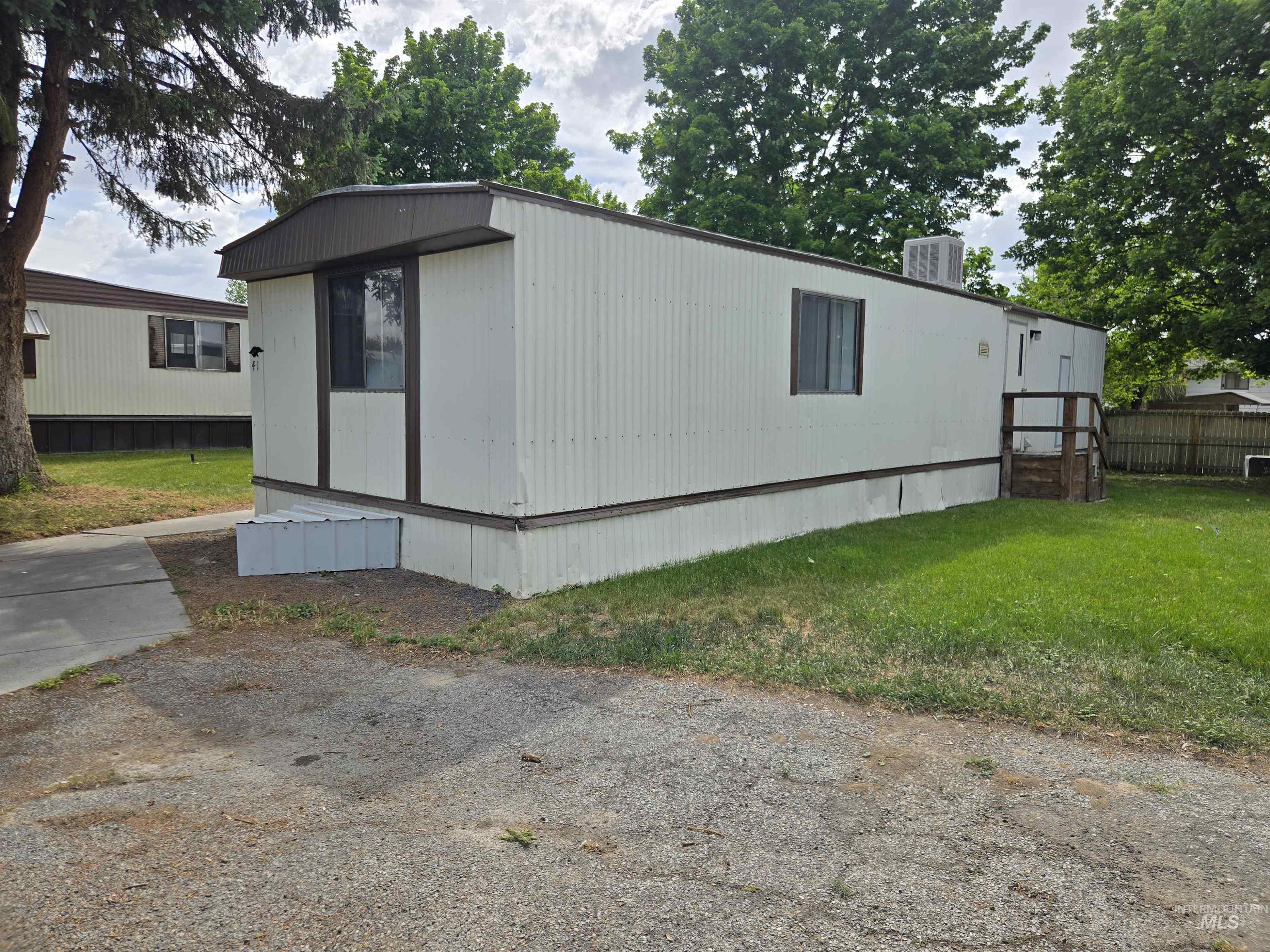 198 South Hills Rd, Twin Falls, Idaho 83301, 2 Bedrooms, 1 Bathroom, Residential For Sale, Price $39,000,MLS 98988395