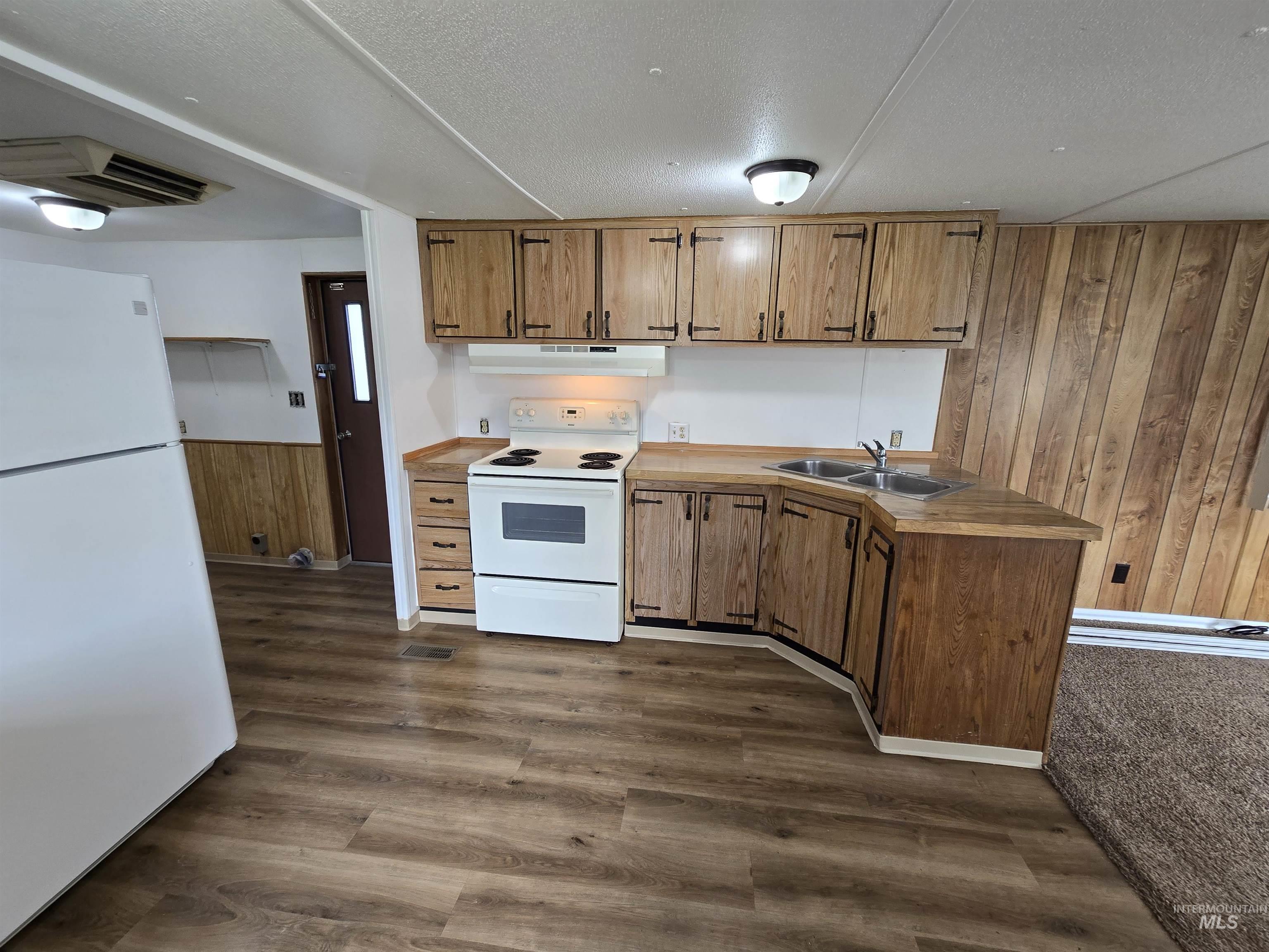 198 South Hills Rd, Twin Falls, Idaho 83301, 2 Bedrooms, 1 Bathroom, Residential For Sale, Price $39,000,MLS 98988395