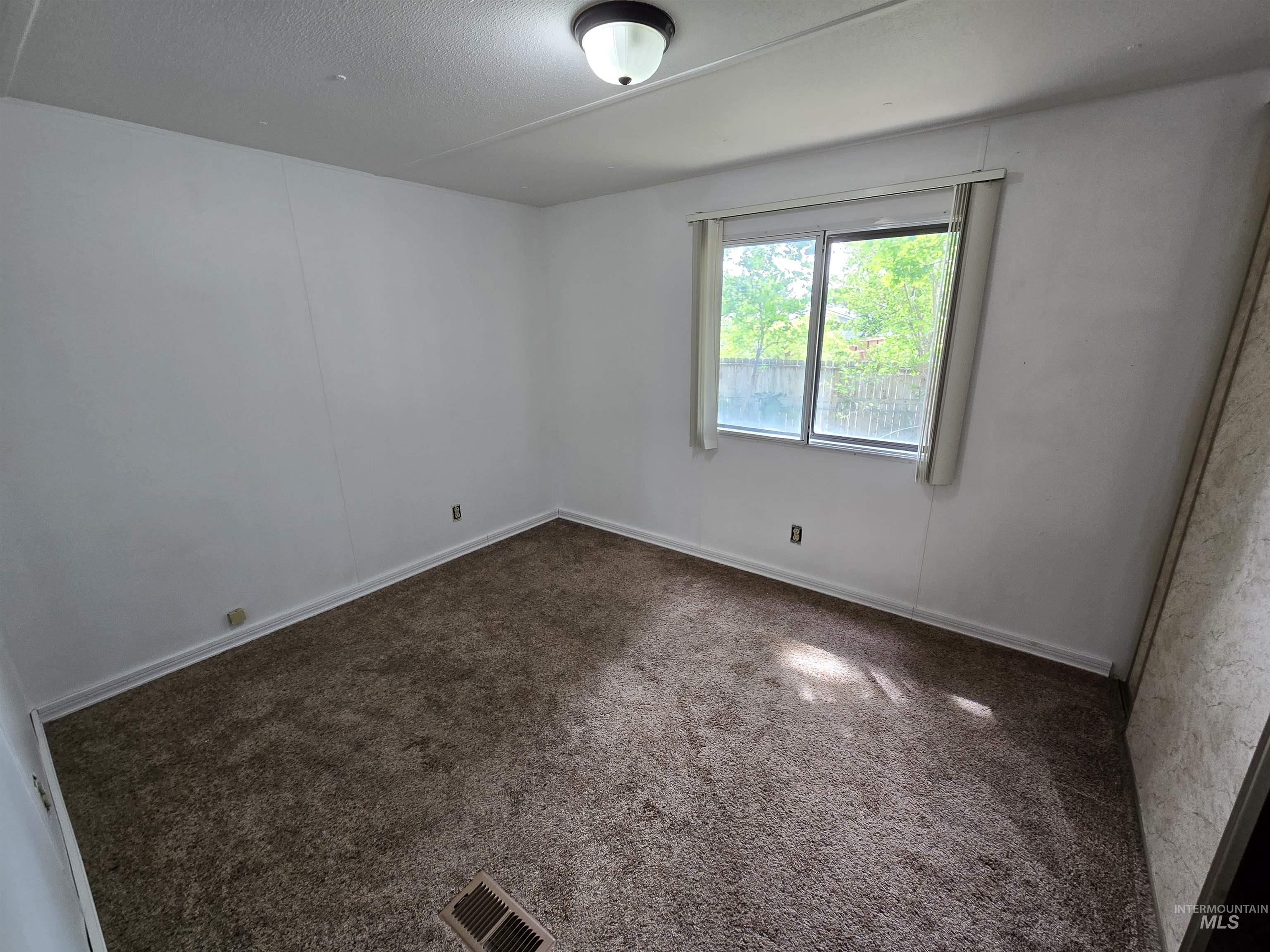 198 South Hills Rd, Twin Falls, Idaho 83301, 2 Bedrooms, 1 Bathroom, Residential For Sale, Price $39,000,MLS 98988395