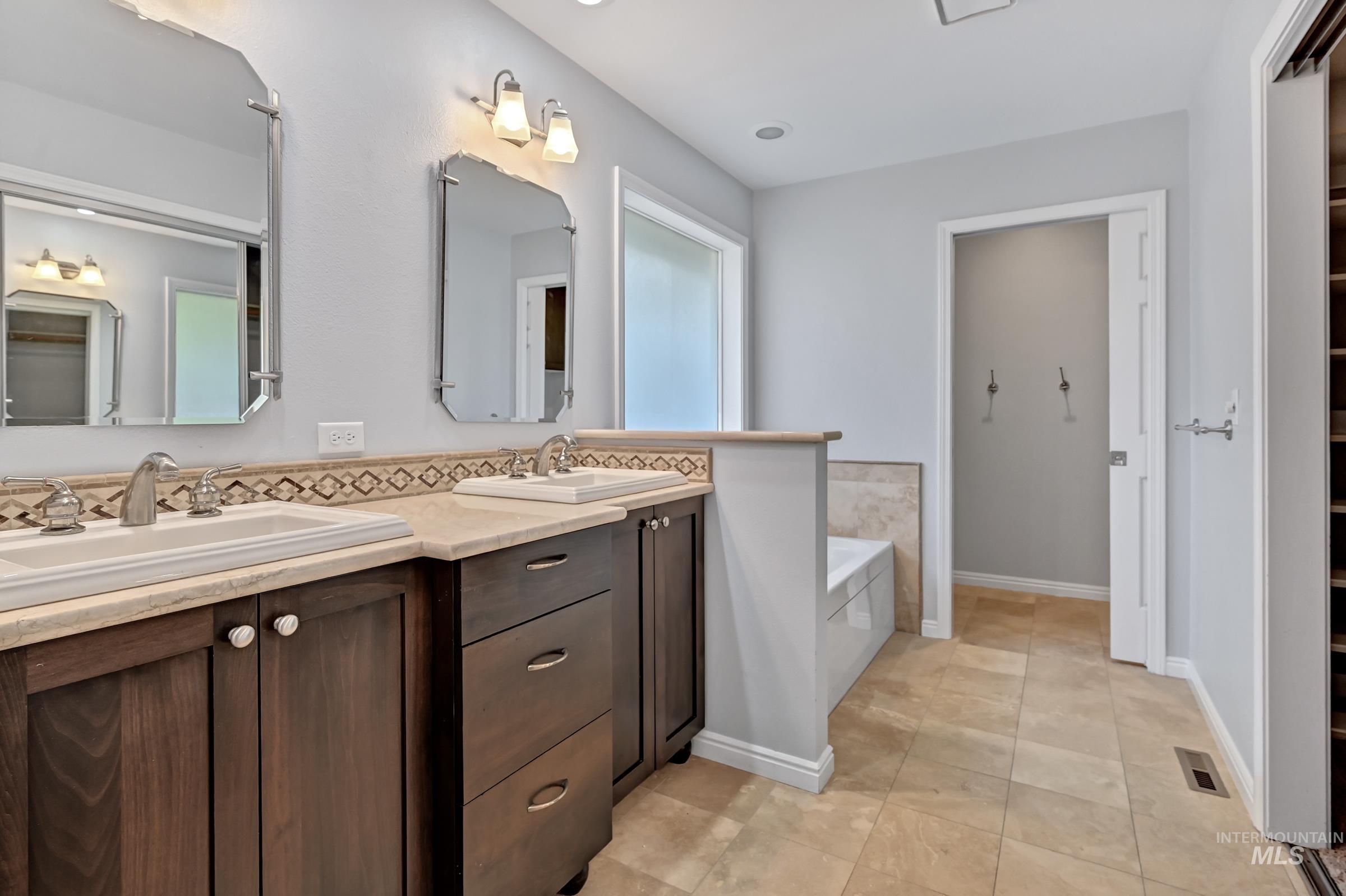 5145 N Riverfront Dr, Garden City, Idaho 83714, 3 Bedrooms, 3 Bathrooms, Residential For Sale, Price $699,900, 98988401