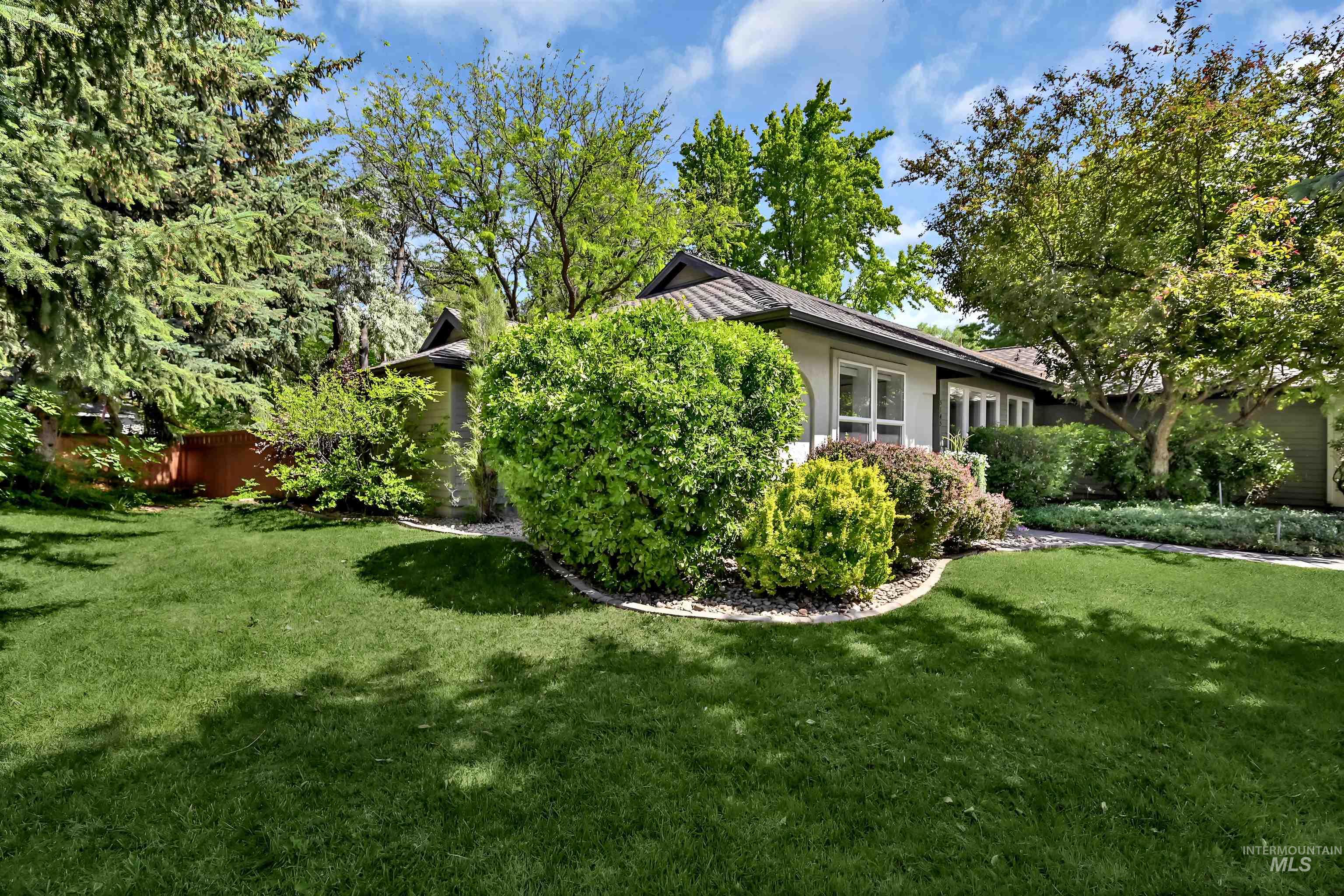 5145 N Riverfront Dr, Garden City, Idaho 83714, 3 Bedrooms, 3 Bathrooms, Residential For Sale, Price $699,900, 98988401
