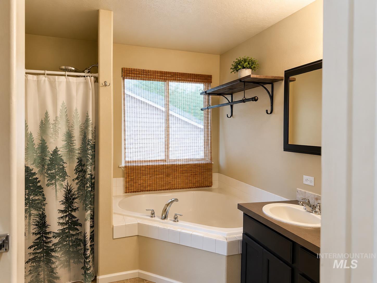 20549 Hancock Ave., Caldwell, Idaho 83605, 3 Bedrooms, 2 Bathrooms, Residential For Sale, Price $375,000,MLS 98988403