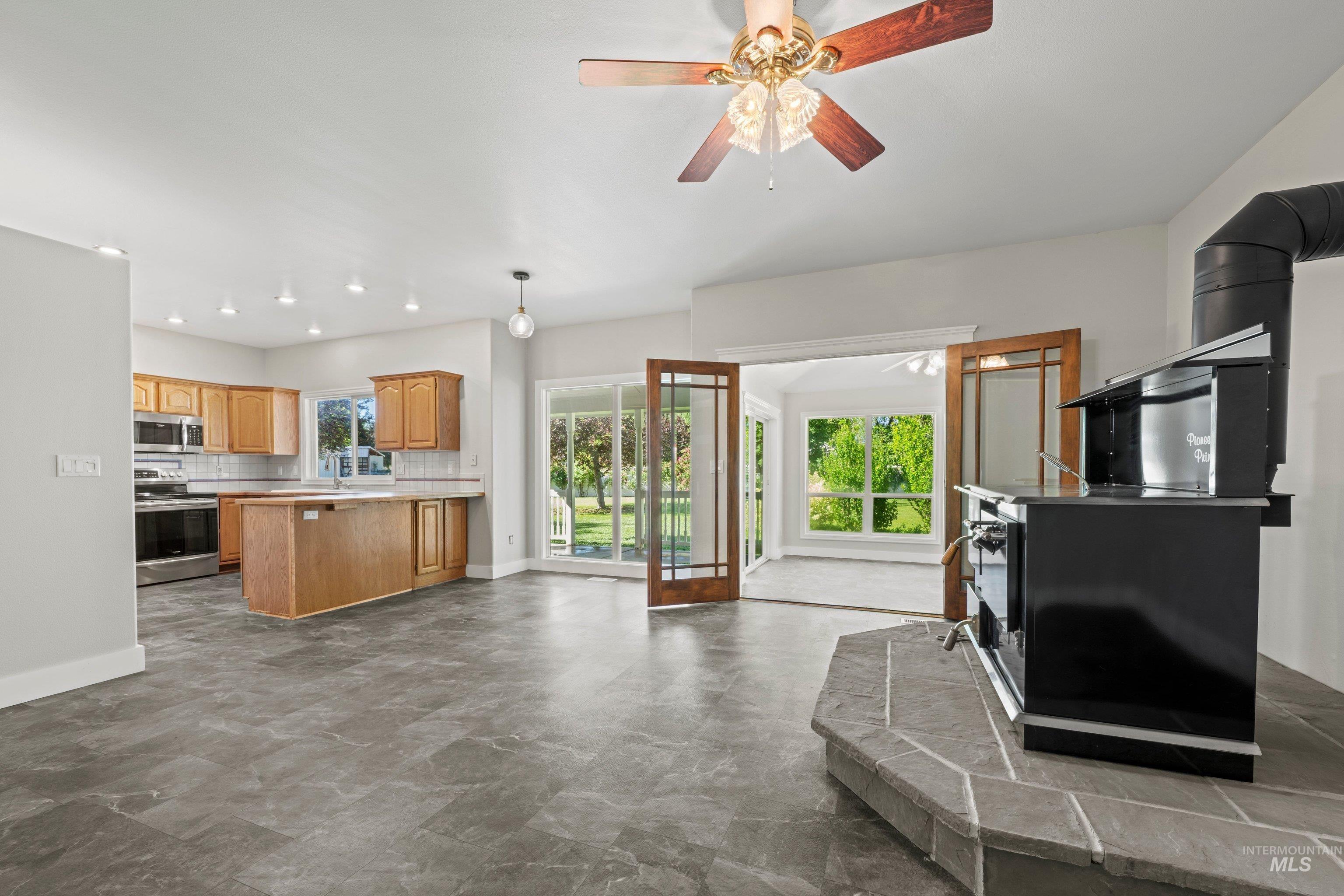 6423 Wright Lane, Nampa, Idaho 83686, 4 Bedrooms, 2.5 Bathrooms, Farm & Ranch For Sale, Price $999,875,MLS 98988405