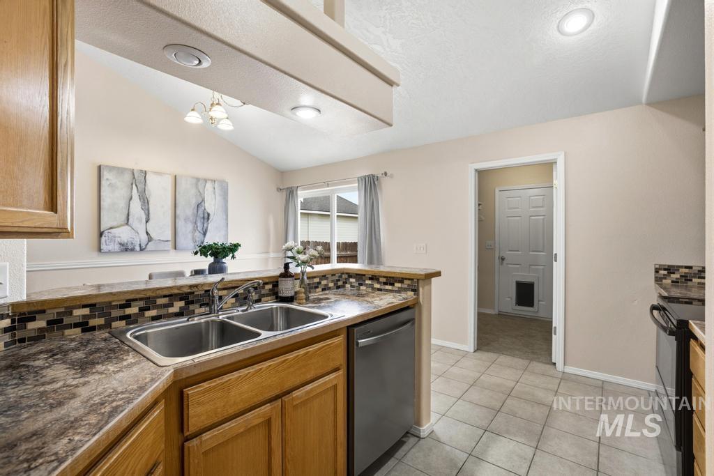 8773 W Banjo Dr., Boise, Idaho 83709, 3 Bedrooms, 2 Bathrooms, Residential For Sale, Price $399,000,MLS 98988408