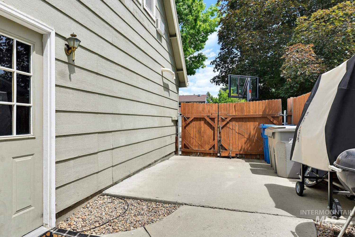 5429 N Capson, Boise, Idaho 83704, 4 Bedrooms, 3 Bathrooms, Residential For Sale, Price $615,000,MLS 98988418
