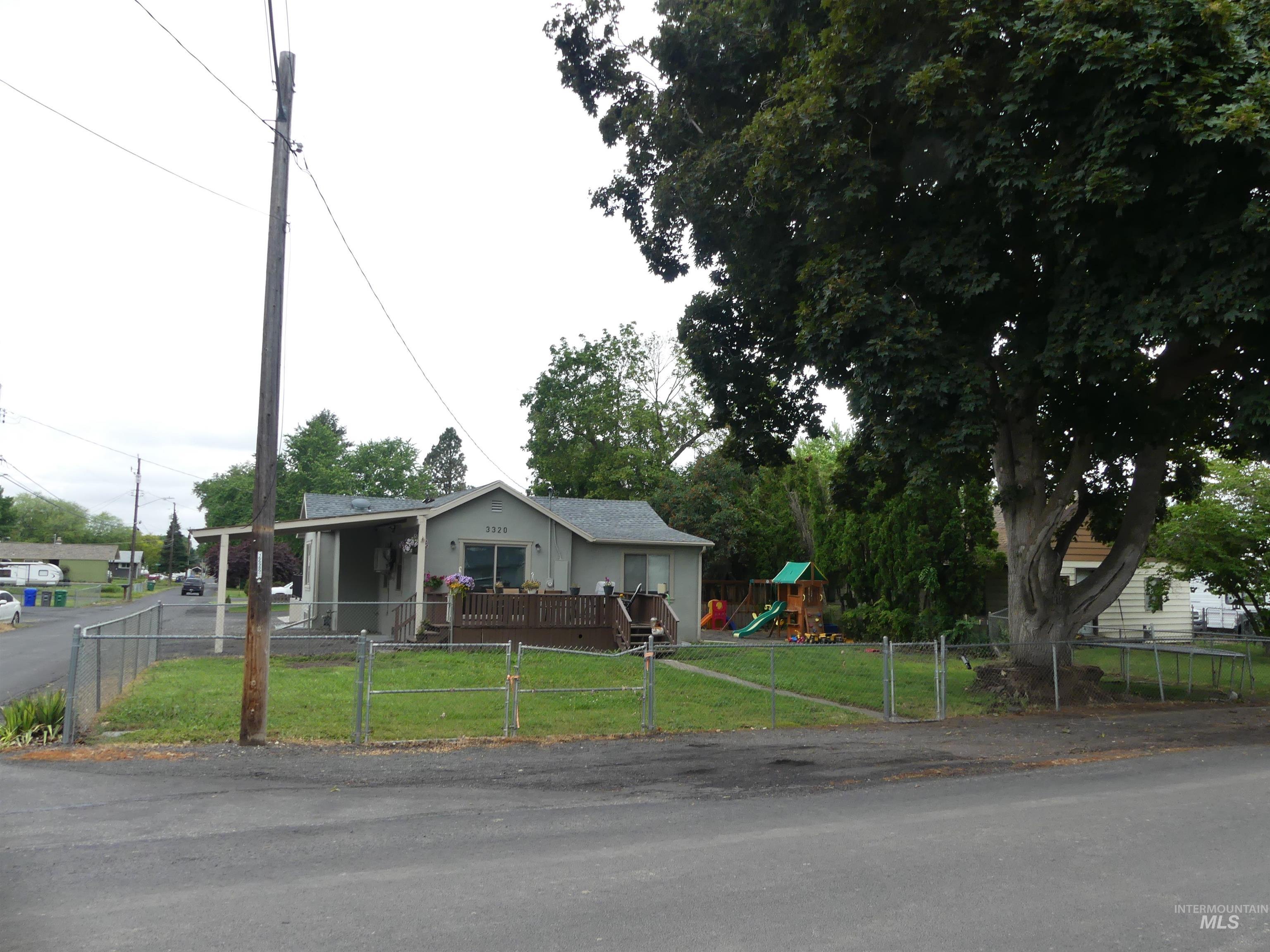 3320 9th St, Lewiston, Idaho 83501, 5 Bedrooms, 2 Bathrooms, Residential For Sale, Price $399,000,MLS 98988421