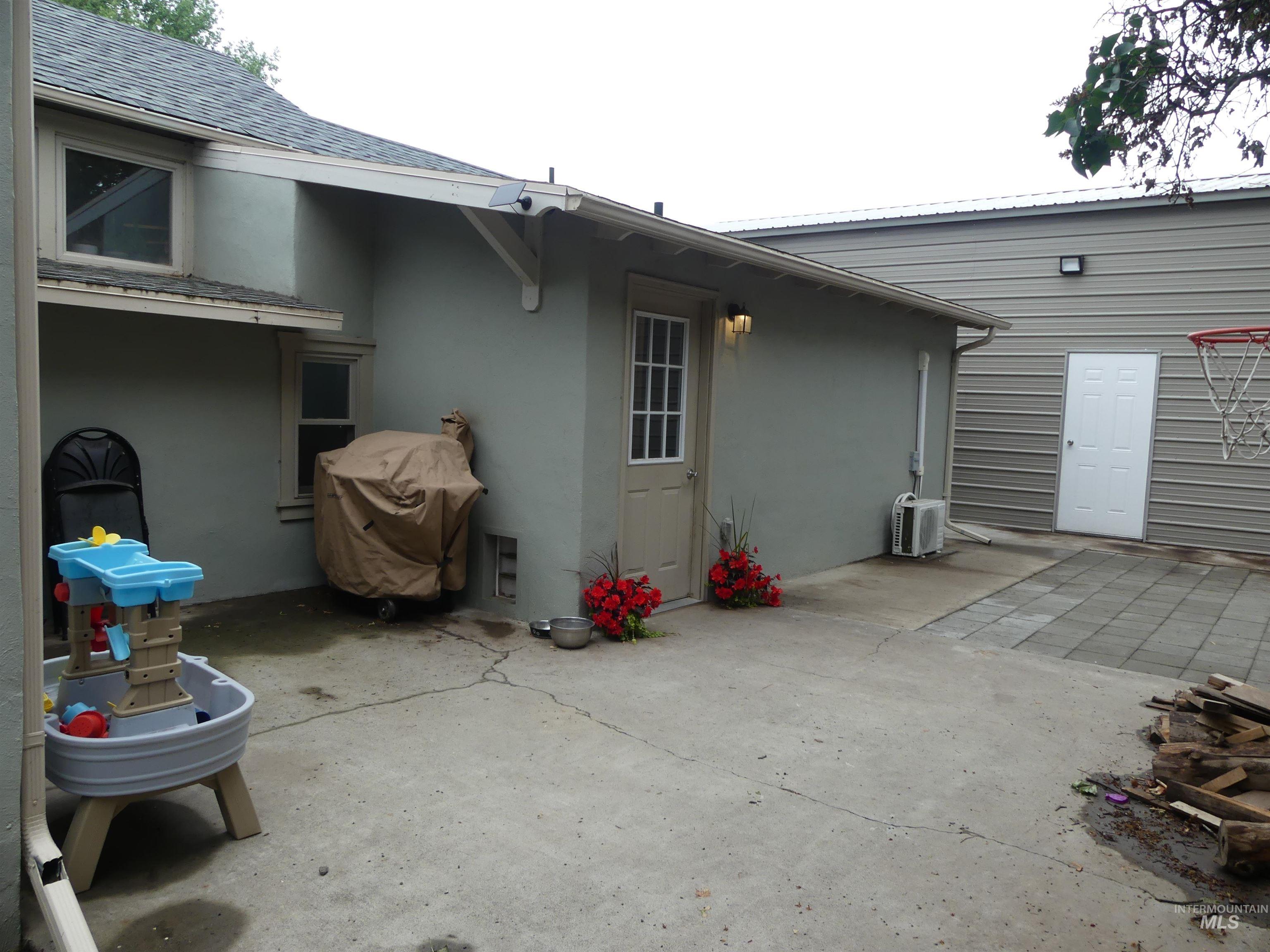 3320 9th St, Lewiston, Idaho 83501, 5 Bedrooms, 2 Bathrooms, Residential For Sale, Price $399,000,MLS 98988421