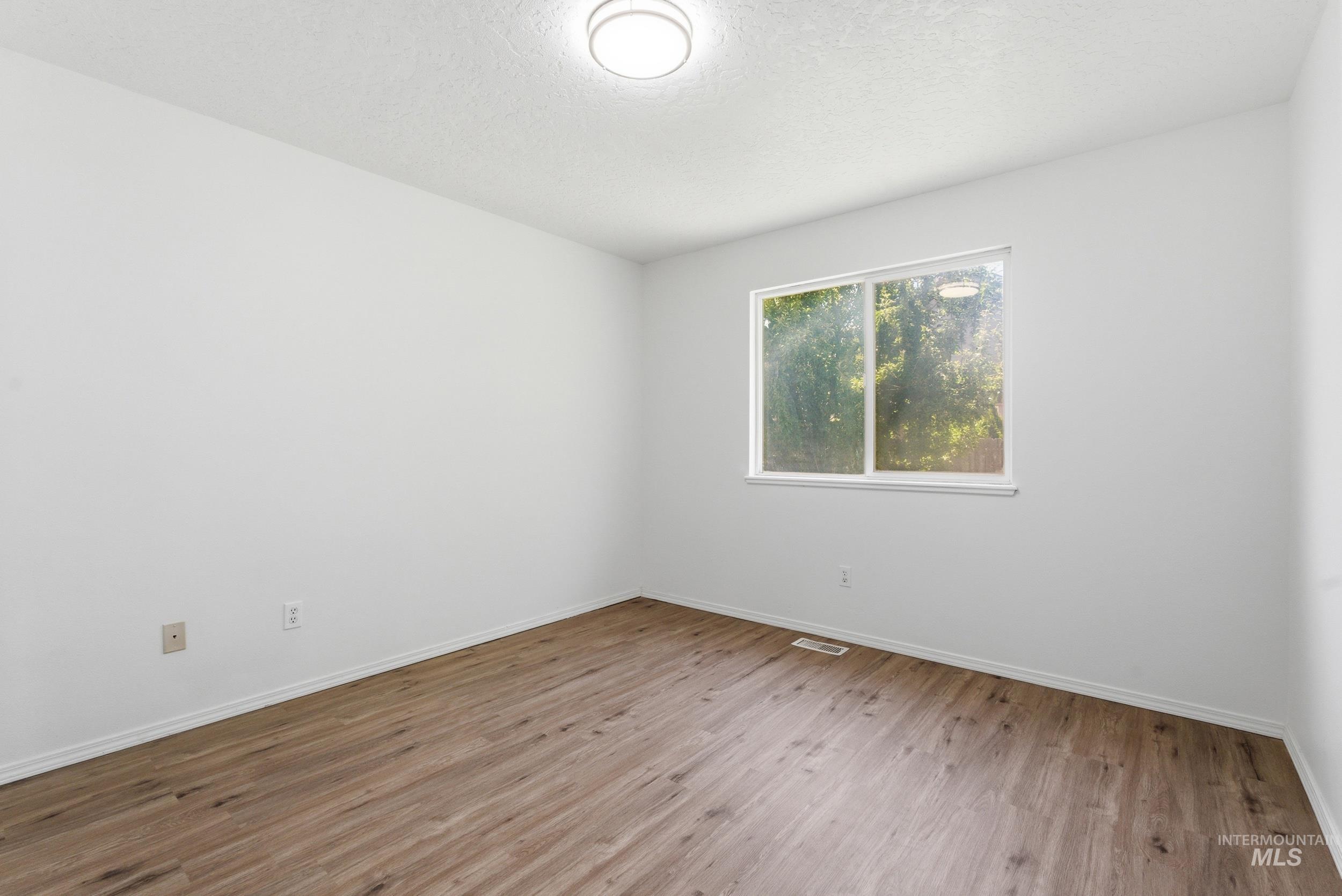 727 N Ocean Ave, Meridian, Idaho 83642, 3 Bedrooms, 2 Bathrooms, Residential For Sale, Price $409,900,MLS 98988425