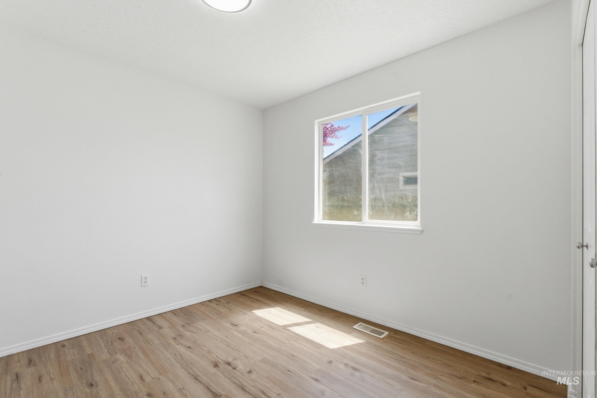 727 N Ocean Ave, Meridian, Idaho 83642, 3 Bedrooms, 2 Bathrooms, Residential For Sale, Price $409,900,MLS 98988425