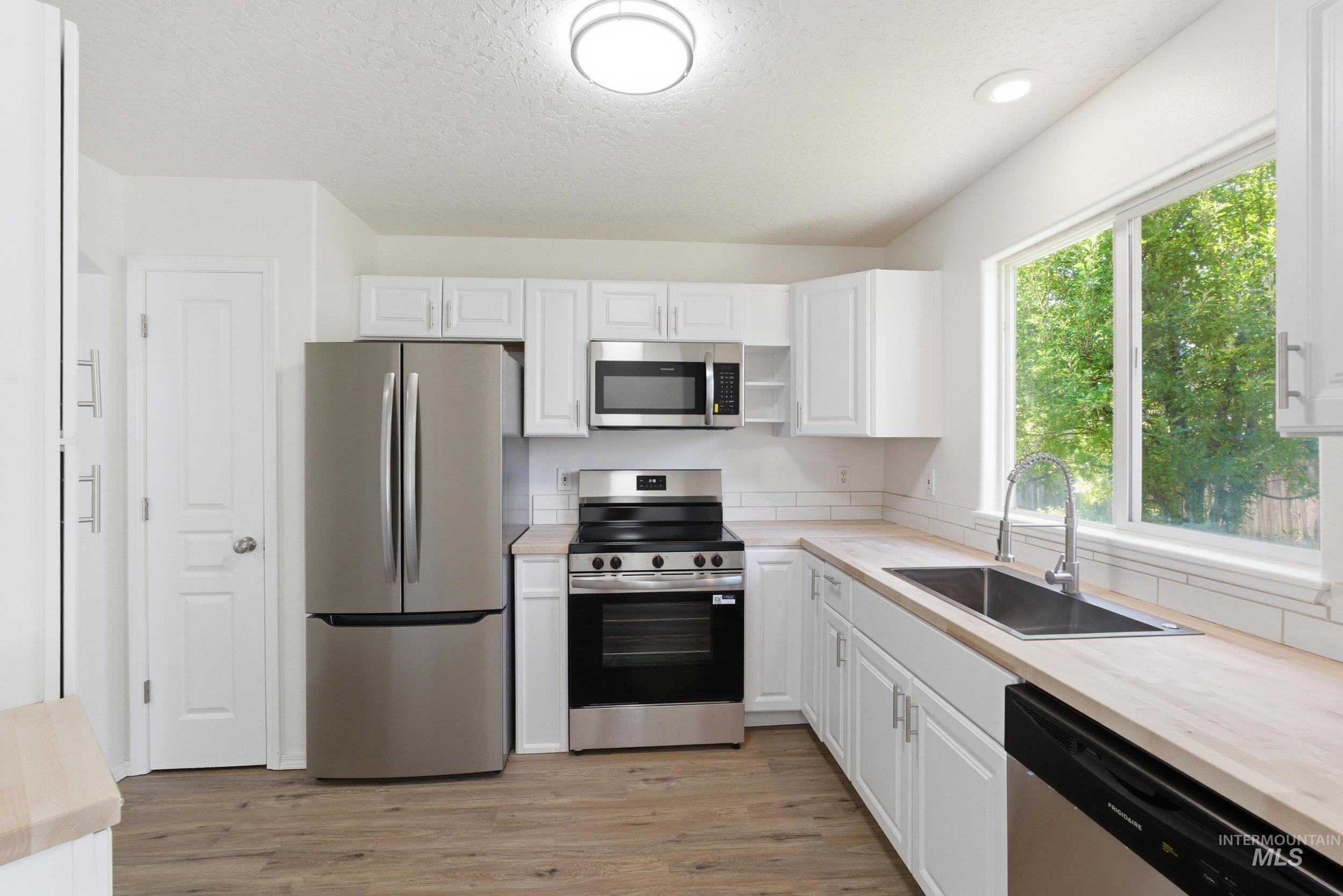 727 N Ocean Ave, Meridian, Idaho 83642, 3 Bedrooms, 2 Bathrooms, Residential For Sale, Price $409,900,MLS 98988425