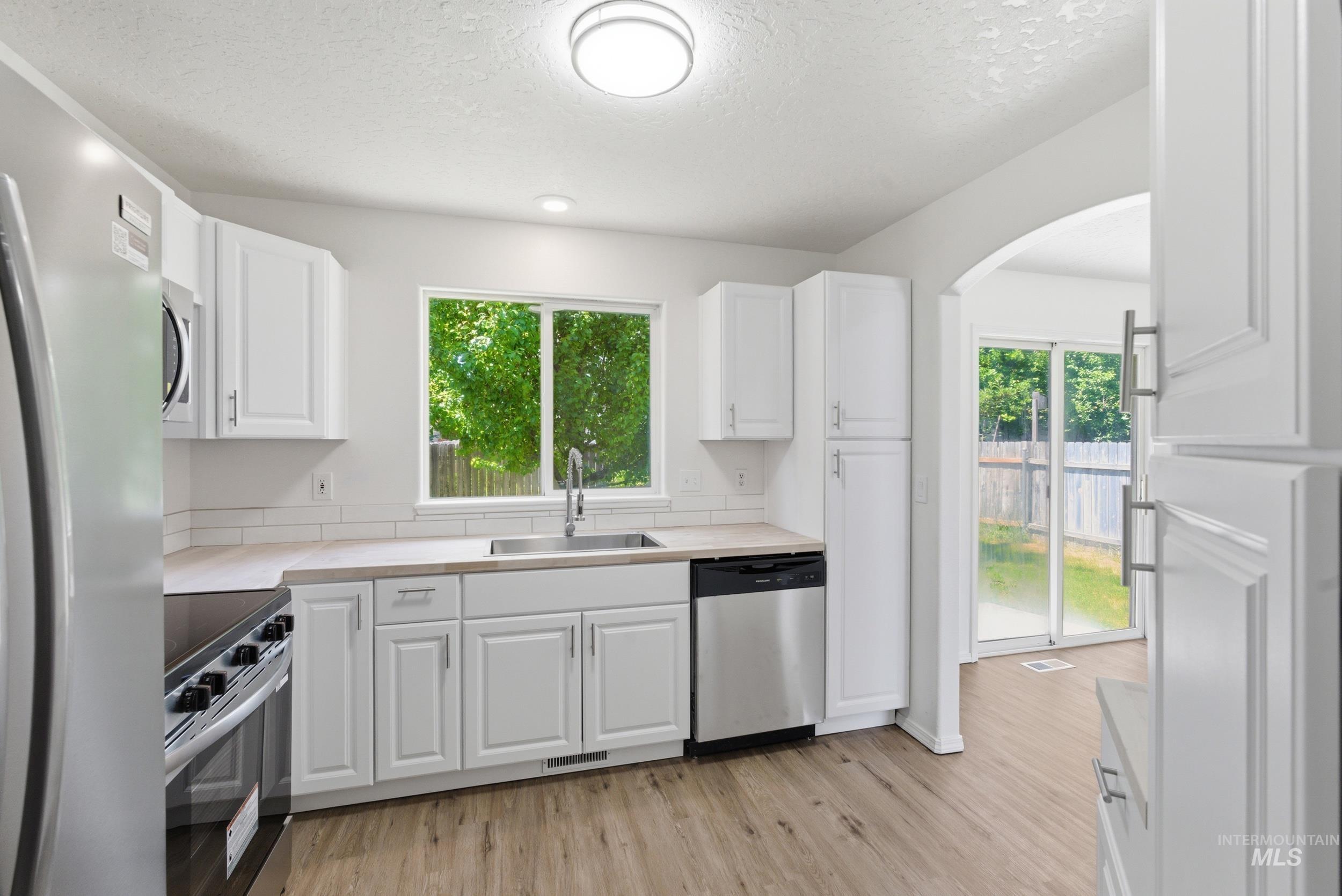 727 N Ocean Ave, Meridian, Idaho 83642, 3 Bedrooms, 2 Bathrooms, Residential For Sale, Price $409,900,MLS 98988425