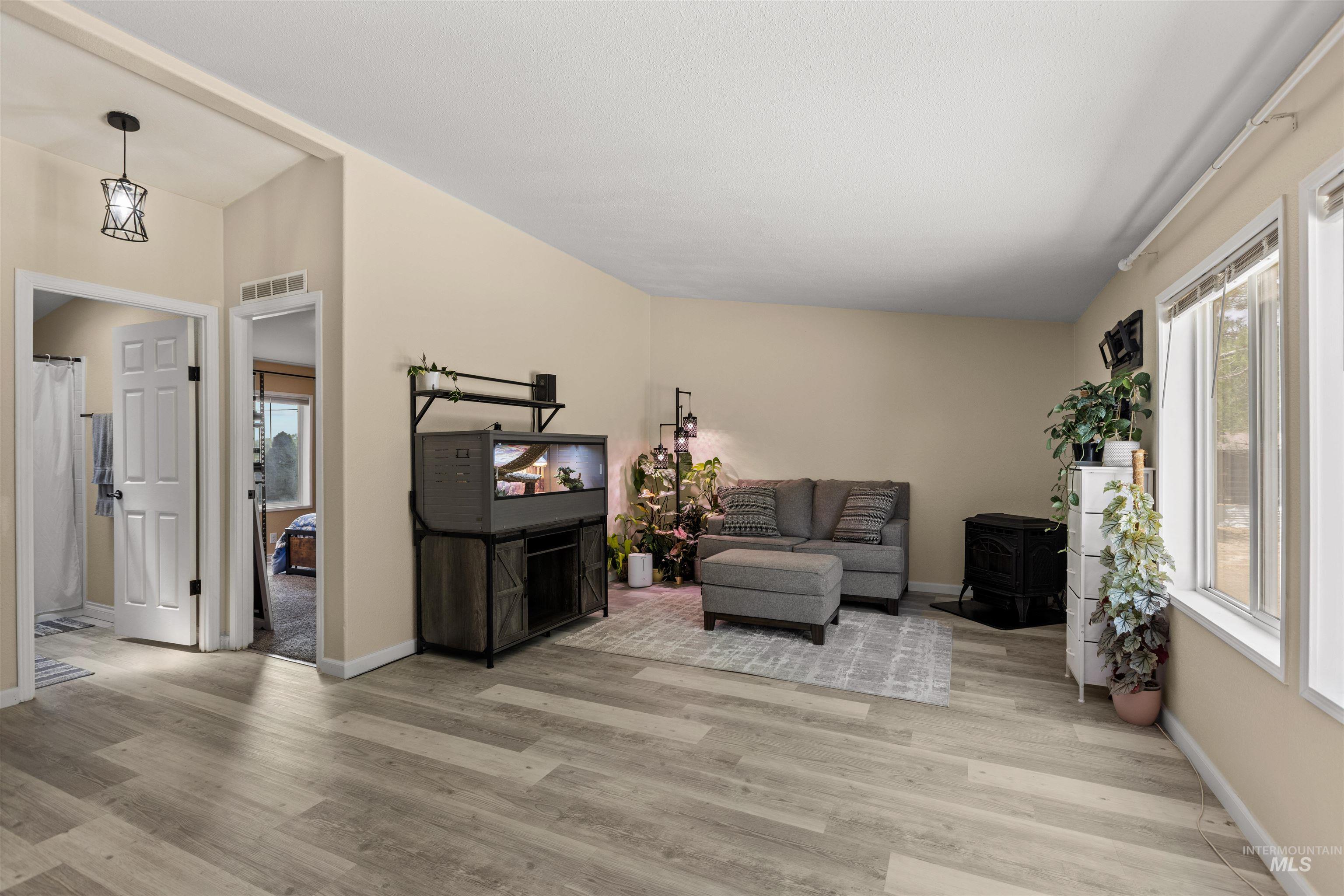 24413 Freezeout Rd, Caldwell, Idaho 83607-7643, 3 Bedrooms, 2 Bathrooms, Residential For Sale, Price $714,999,MLS 98988430