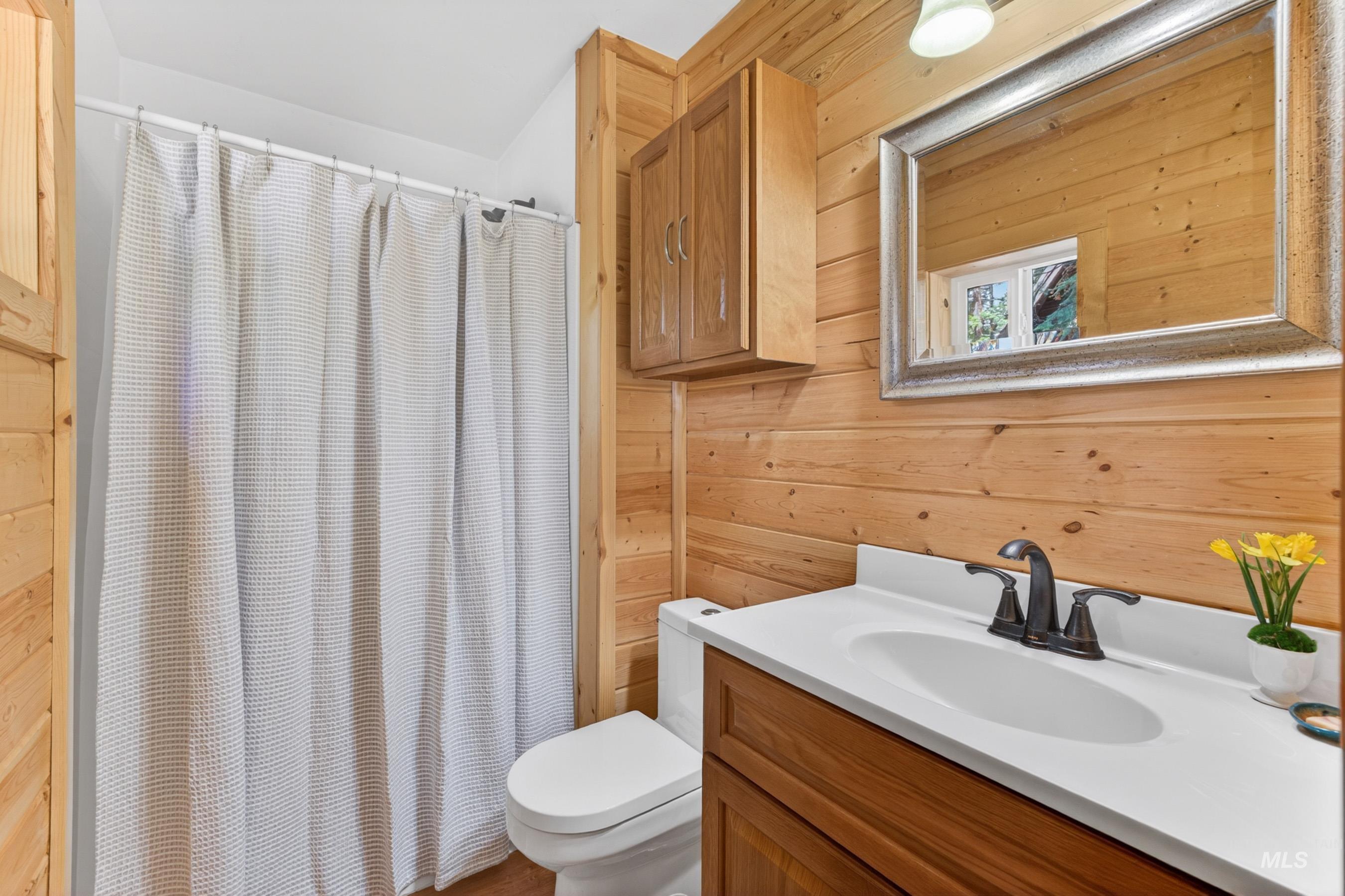 2339 W Mountain Road, Donnelly, Idaho 83615-0000, 4 Bedrooms, 3 Bathrooms, Residential For Sale, Price $1,250,000,MLS 98988434