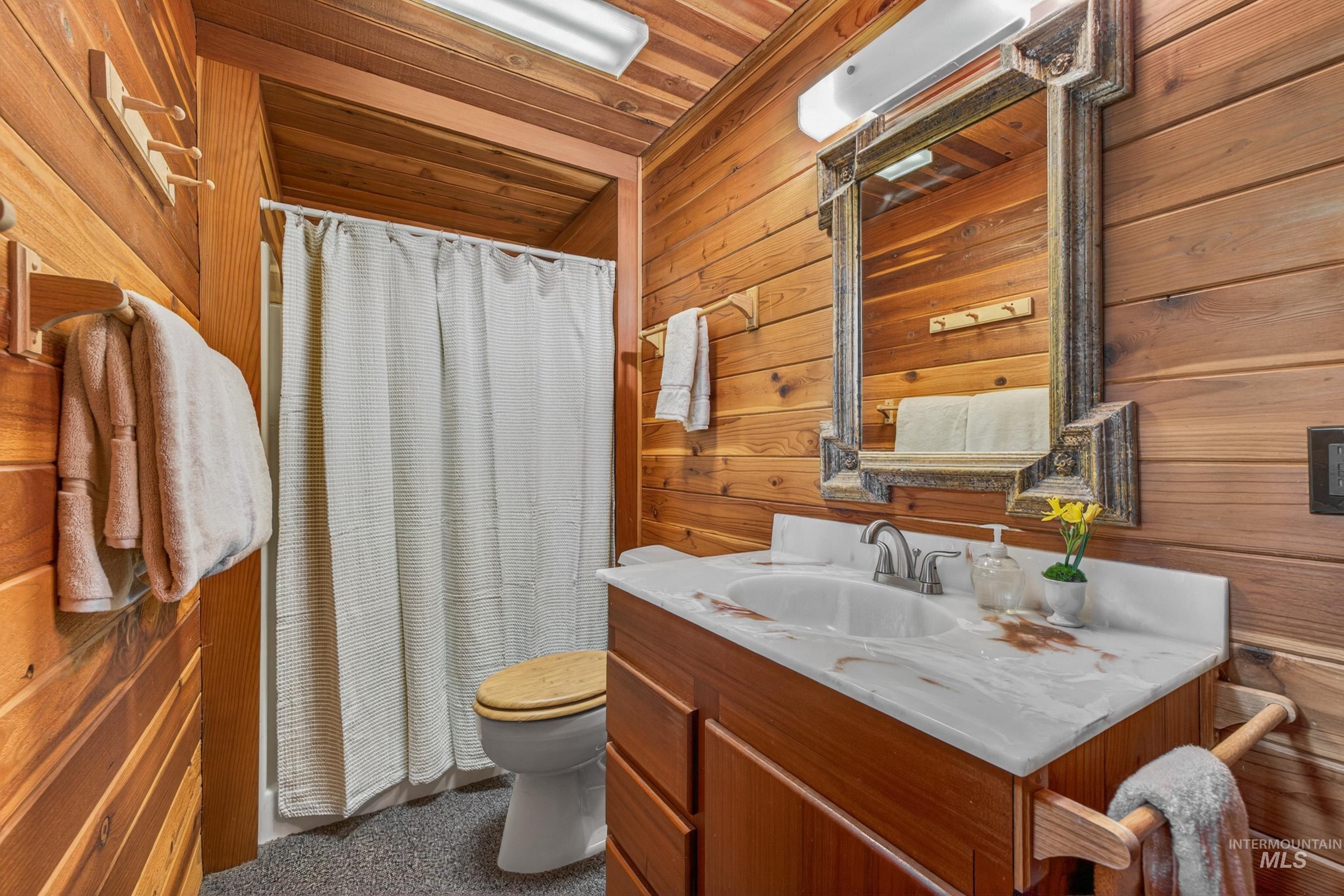 2339 W Mountain Road, Donnelly, Idaho 83615-0000, 4 Bedrooms, 3 Bathrooms, Residential For Sale, Price $1,250,000,MLS 98988434