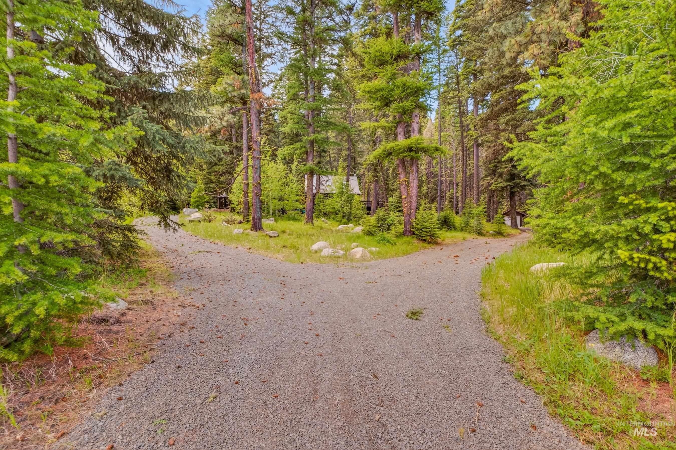 2339 W Mountain Road, Donnelly, Idaho 83615-0000, 4 Bedrooms, 3 Bathrooms, Residential For Sale, Price $1,250,000,MLS 98988434