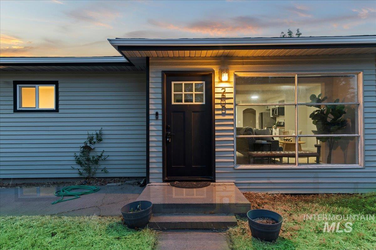 205 Baker Dr, Mountain Home, Idaho 83647, 4 Bedrooms, 1 Bathroom, Residential For Sale, Price $295,000,MLS 98988435
