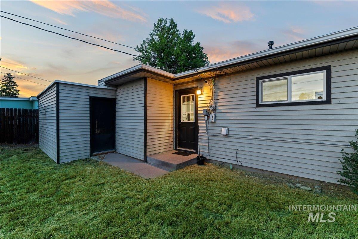 205 Baker Dr, Mountain Home, Idaho 83647, 4 Bedrooms, 1 Bathroom, Residential For Sale, Price $295,000,MLS 98988435