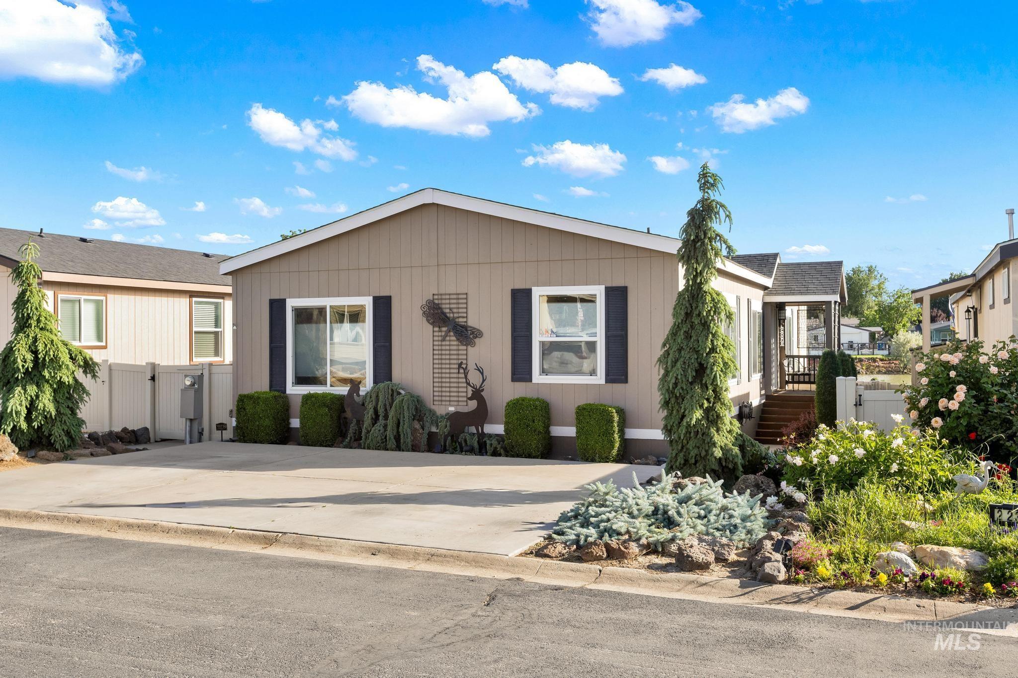2247 E Blue Lake Ln, Boise, Idaho 83716, 3 Bedrooms, 2 Bathrooms, Residential For Sale, Price $247,900,MLS 98988437