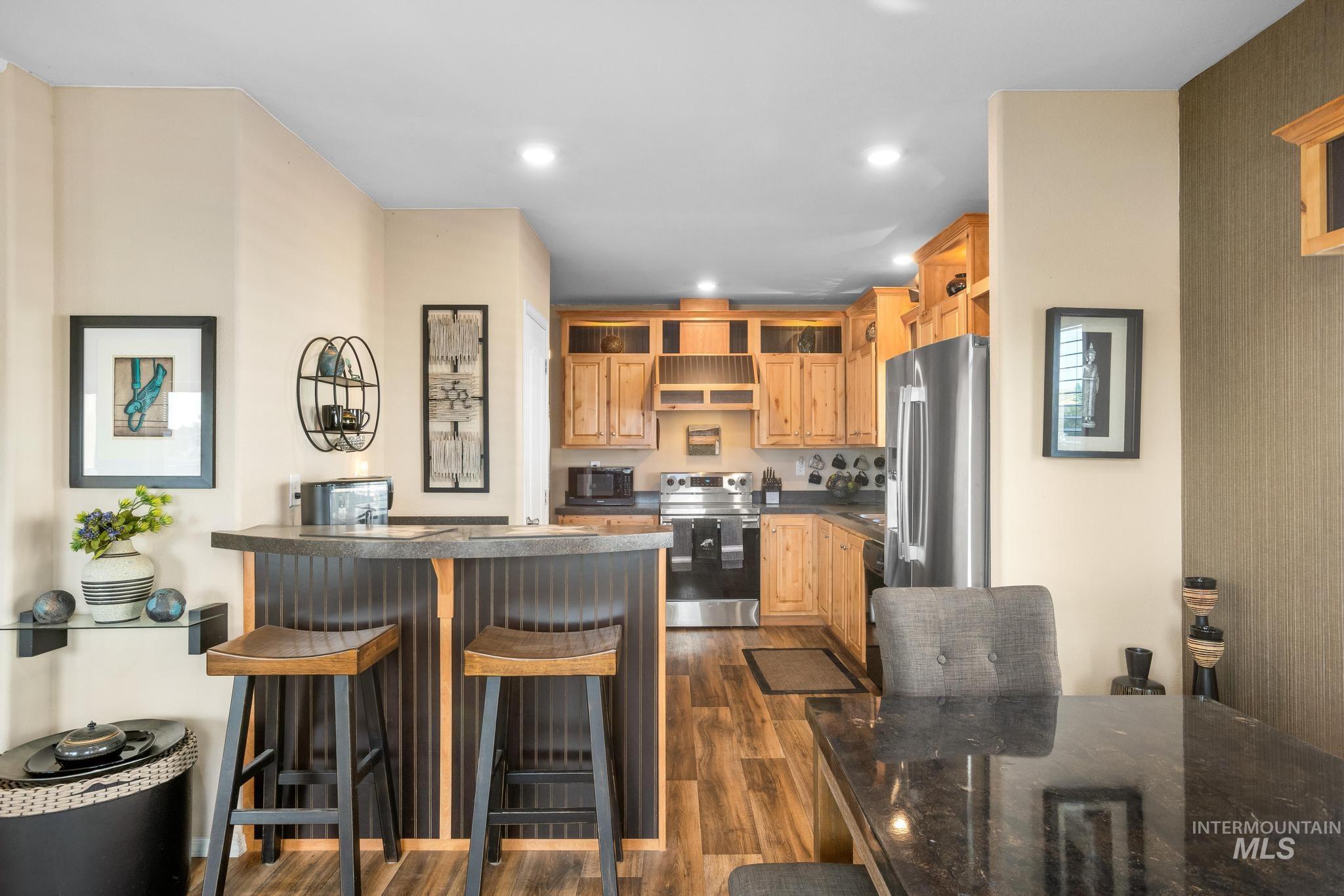 2247 E Blue Lake Ln, Boise, Idaho 83716, 3 Bedrooms, 2 Bathrooms, Residential For Sale, Price $247,900,MLS 98988437