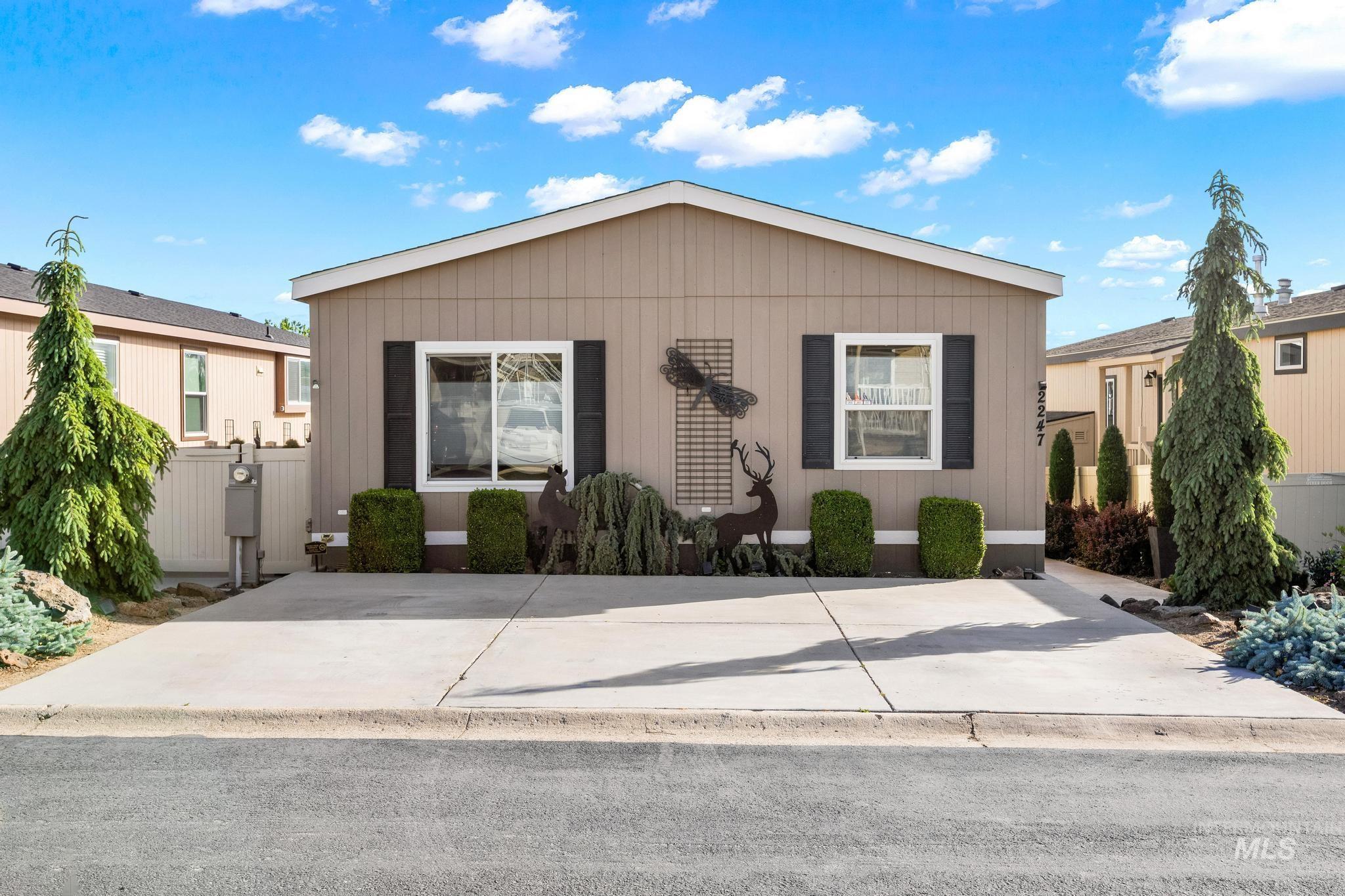 2247 E Blue Lake Ln, Boise, Idaho 83716, 3 Bedrooms, 2 Bathrooms, Residential For Sale, Price $247,900,MLS 98988437