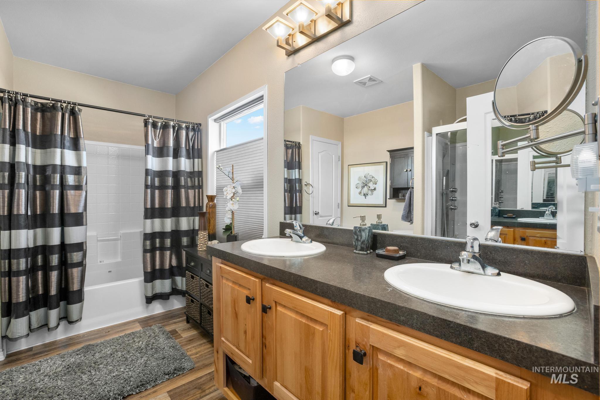 2247 E Blue Lake Ln, Boise, Idaho 83716, 3 Bedrooms, 2 Bathrooms, Residential For Sale, Price $247,900,MLS 98988437