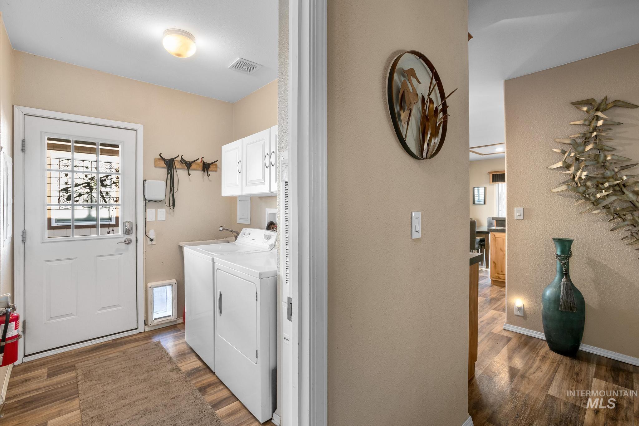 2247 E Blue Lake Ln, Boise, Idaho 83716, 3 Bedrooms, 2 Bathrooms, Residential For Sale, Price $247,900,MLS 98988437