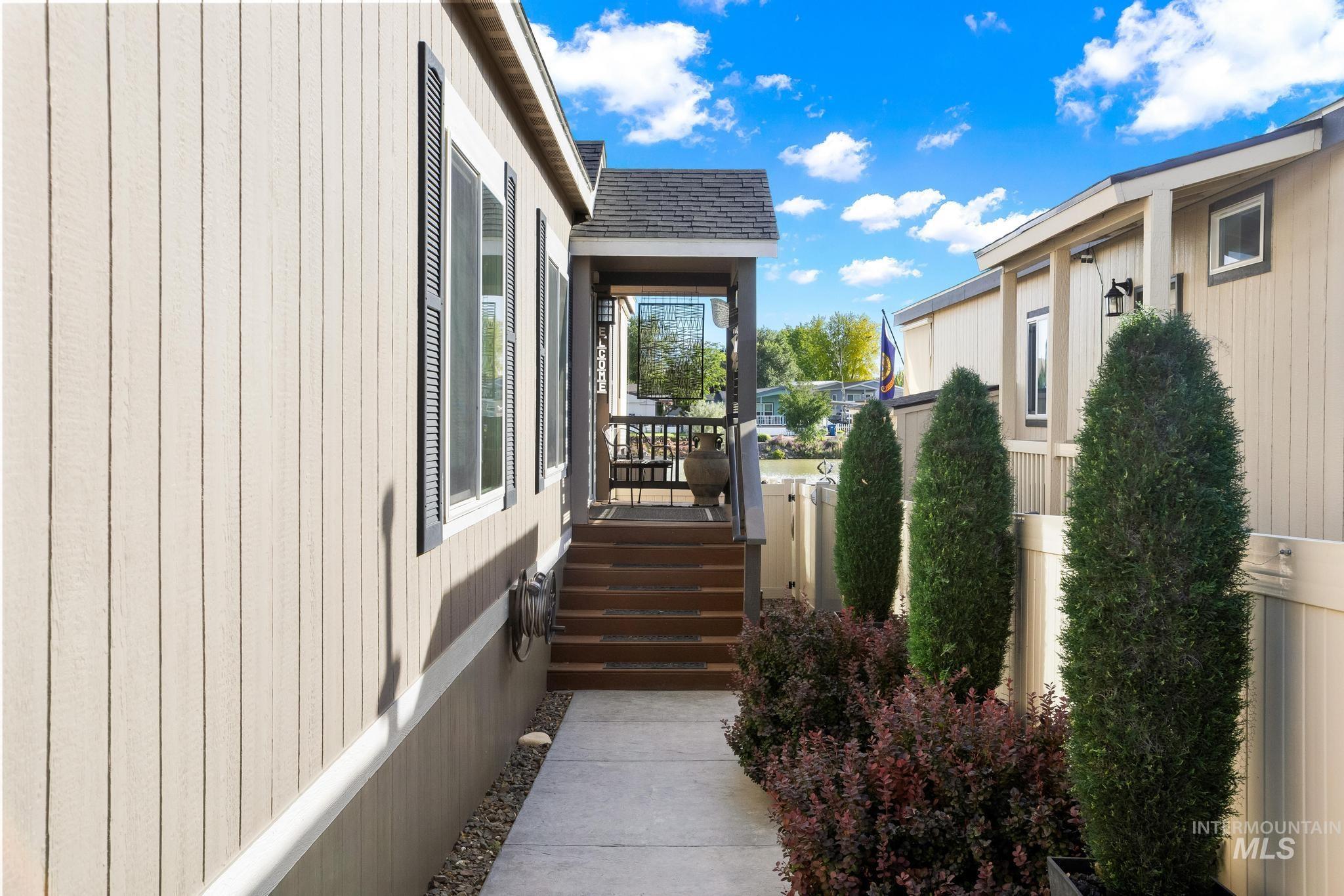 2247 E Blue Lake Ln, Boise, Idaho 83716, 3 Bedrooms, 2 Bathrooms, Residential For Sale, Price $247,900,MLS 98988437