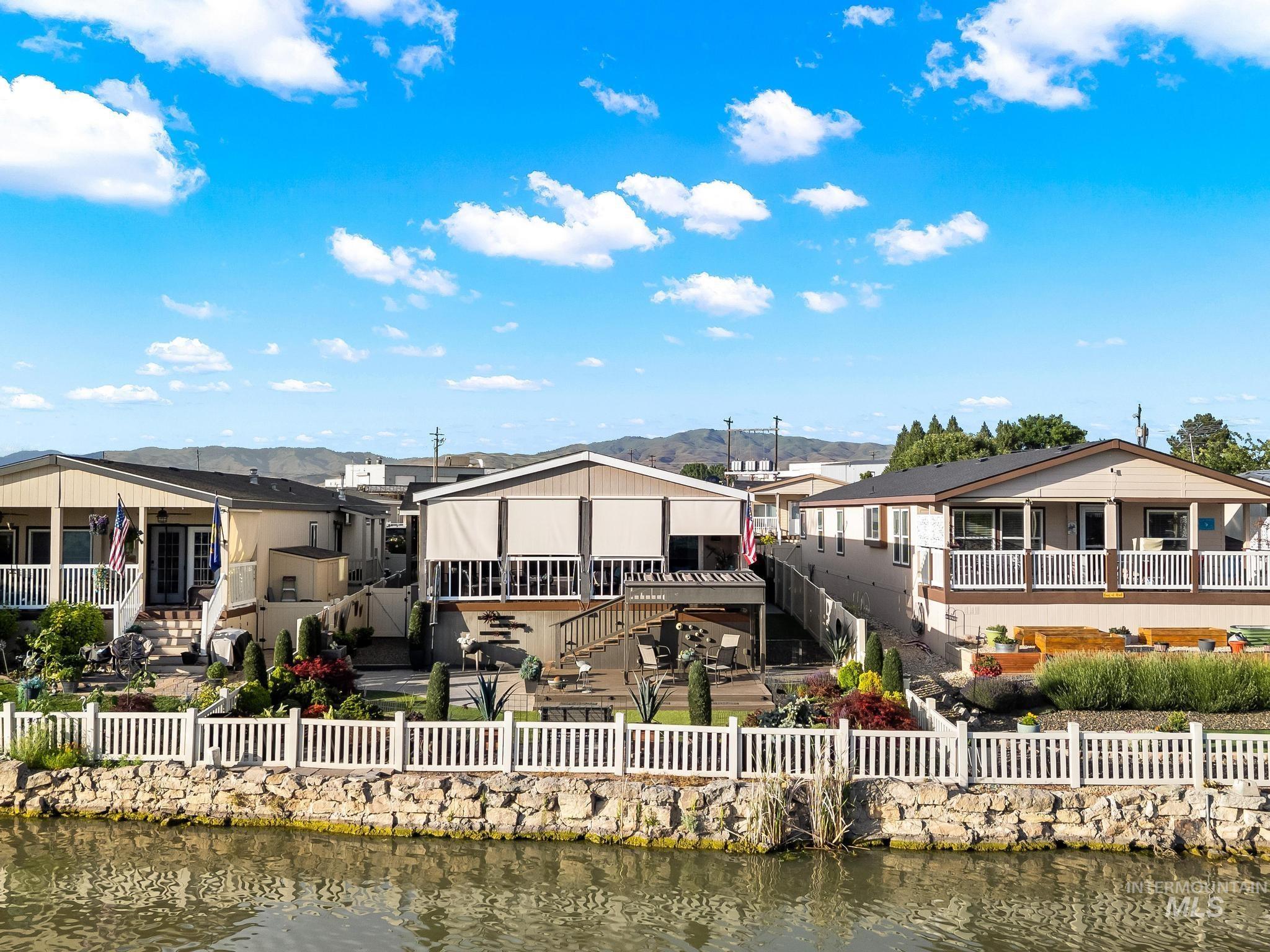 2247 E Blue Lake Ln, Boise, Idaho 83716, 3 Bedrooms, 2 Bathrooms, Residential For Sale, Price $247,900,MLS 98988437