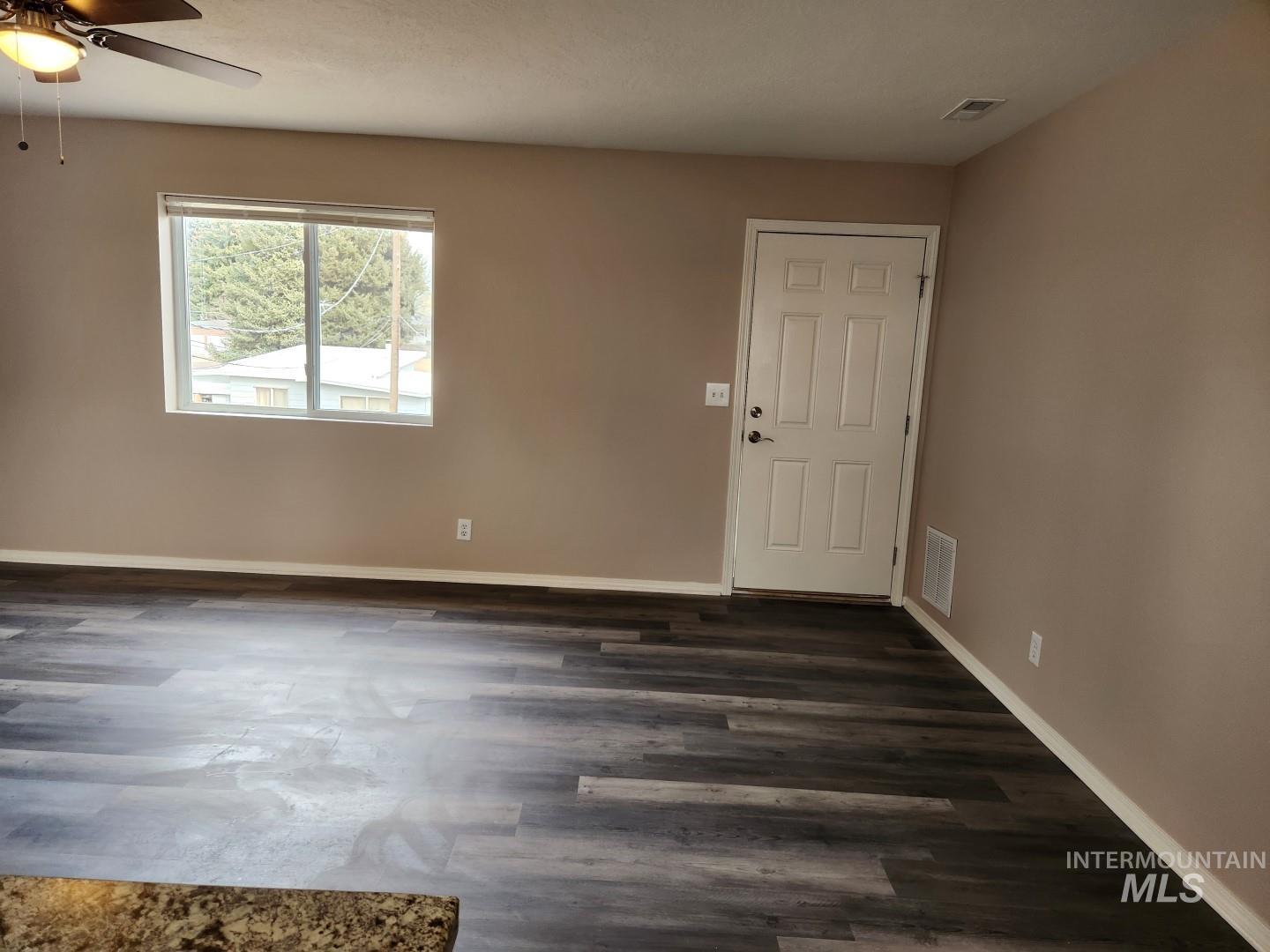 1974 Decker, Payette, Idaho 83661, 2 Bedrooms, 1 Bathroom, Rental For Rent, Price $1,300,MLS 98988448