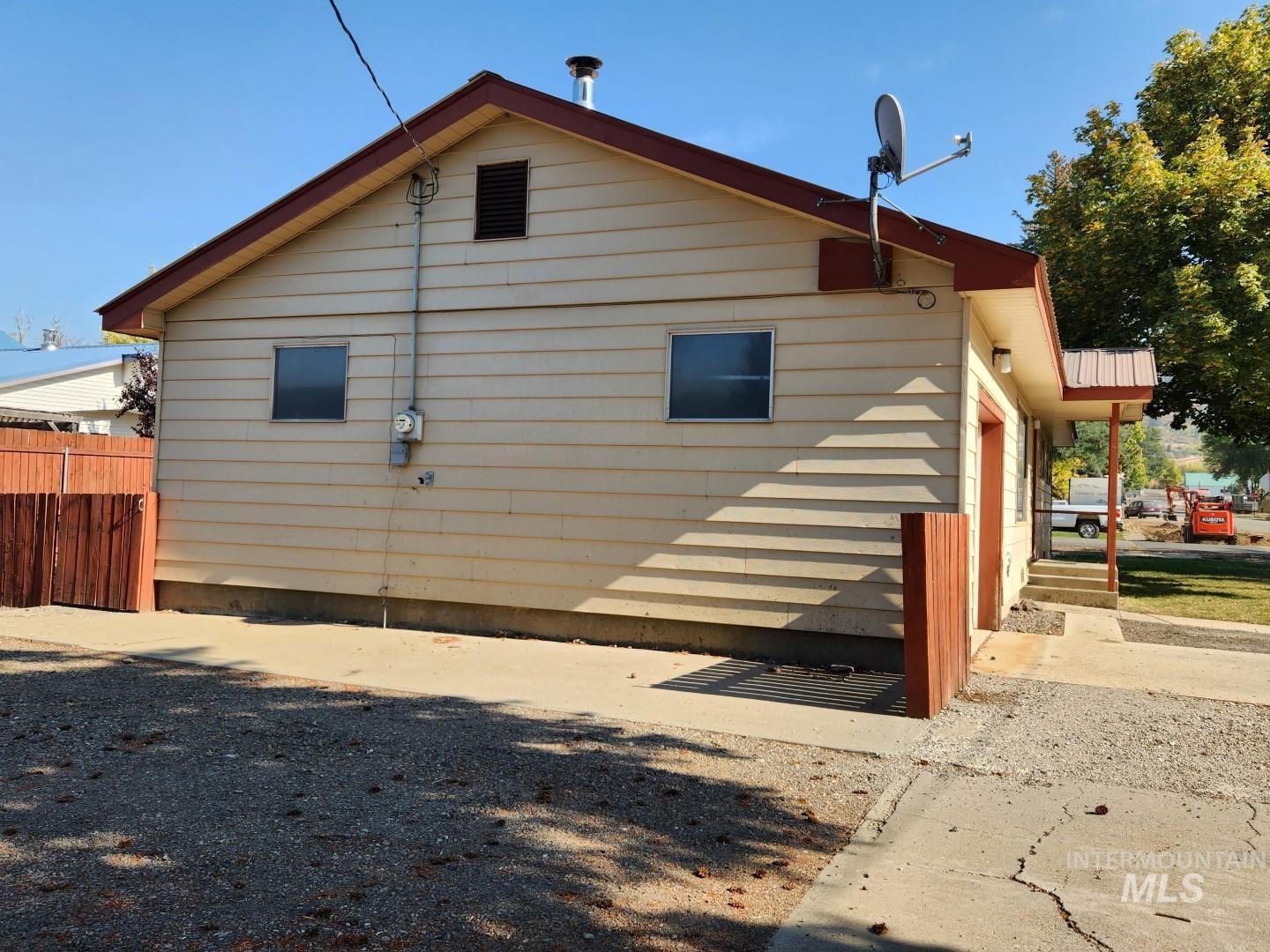 106 E Whiteley, Council, Idaho 83612, 3 Bedrooms, 1 Bathroom, Rental For Rent, Price $1,350,MLS 98988450