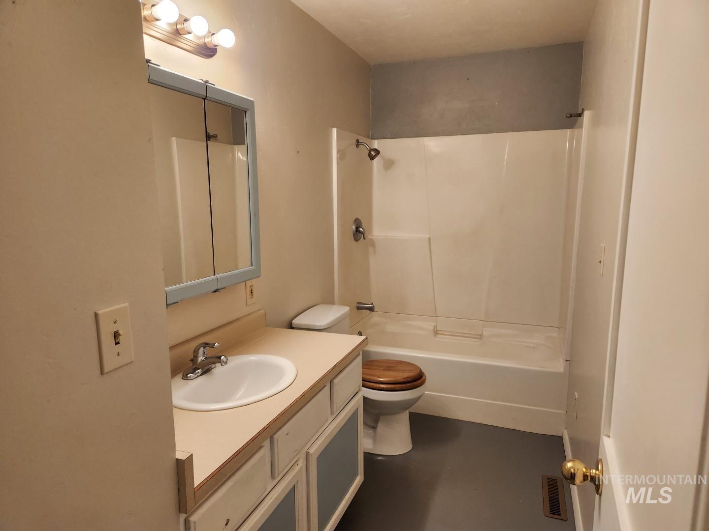 106 E Whiteley, Council, Idaho 83612, 3 Bedrooms, 1 Bathroom, Rental For Rent, Price $1,350,MLS 98988450