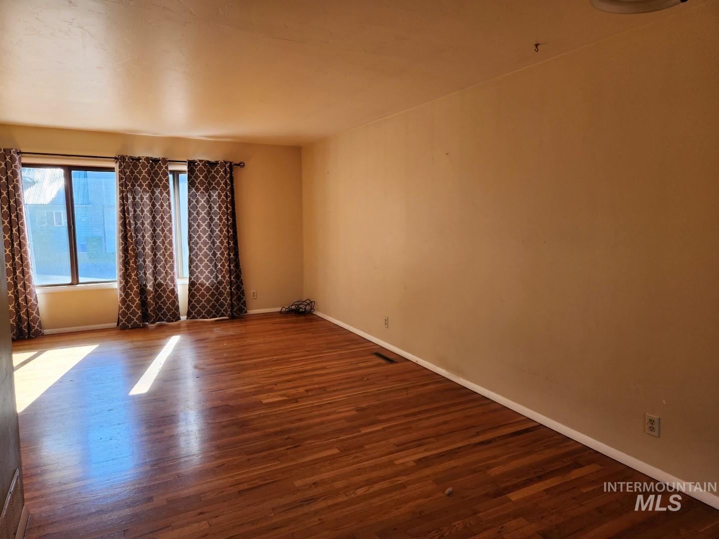 106 E Whiteley, Council, Idaho 83612, 3 Bedrooms, 1 Bathroom, Rental For Rent, Price $1,350,MLS 98988450