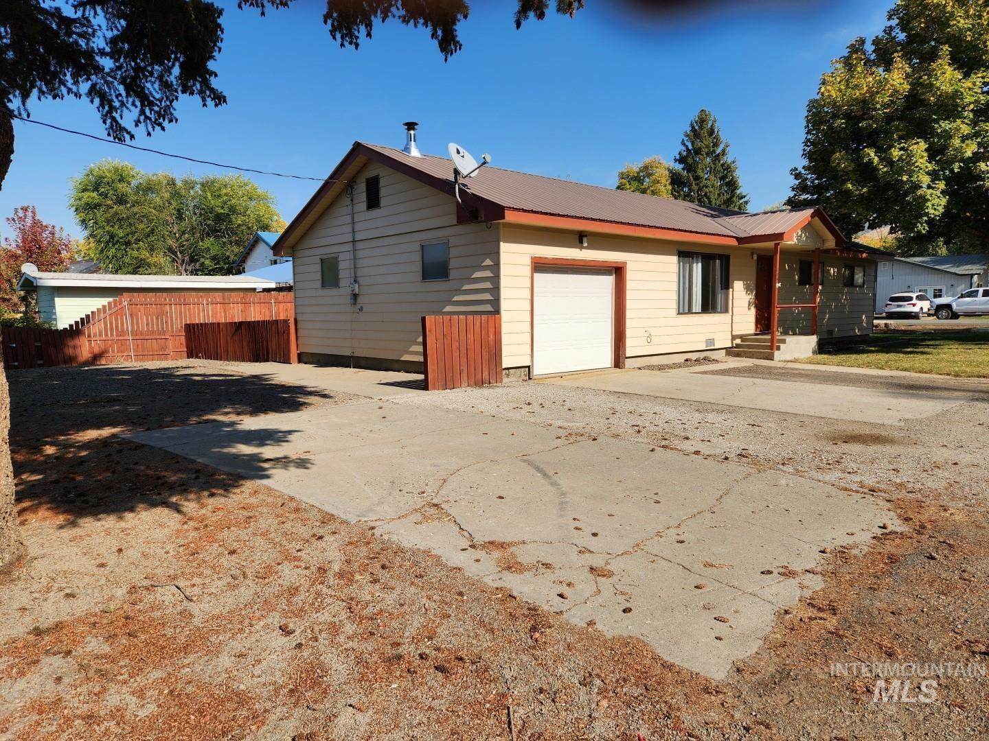 106 E Whiteley, Council, Idaho 83612, 3 Bedrooms, 1 Bathroom, Rental For Rent, Price $1,350,MLS 98988450