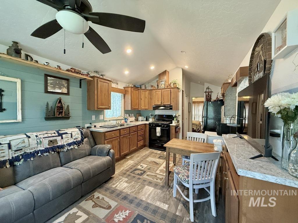 510 River Front Dr., Kooskia, Idaho 83530, 1 Bedroom, 1 Bathroom, Residential For Sale, Price $189,500,MLS 98988453
