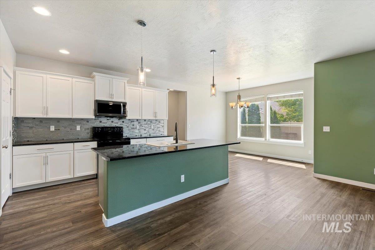 2051 W Melon Drive, Kuna, Idaho 83634, 5 Bedrooms, 2.5 Bathrooms, Residential For Sale, Price $529,900,MLS 98988454